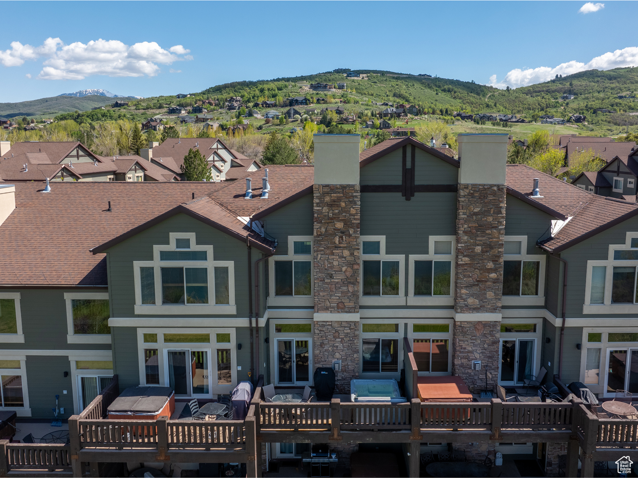 LAKESIDE VILLAGE - Residential