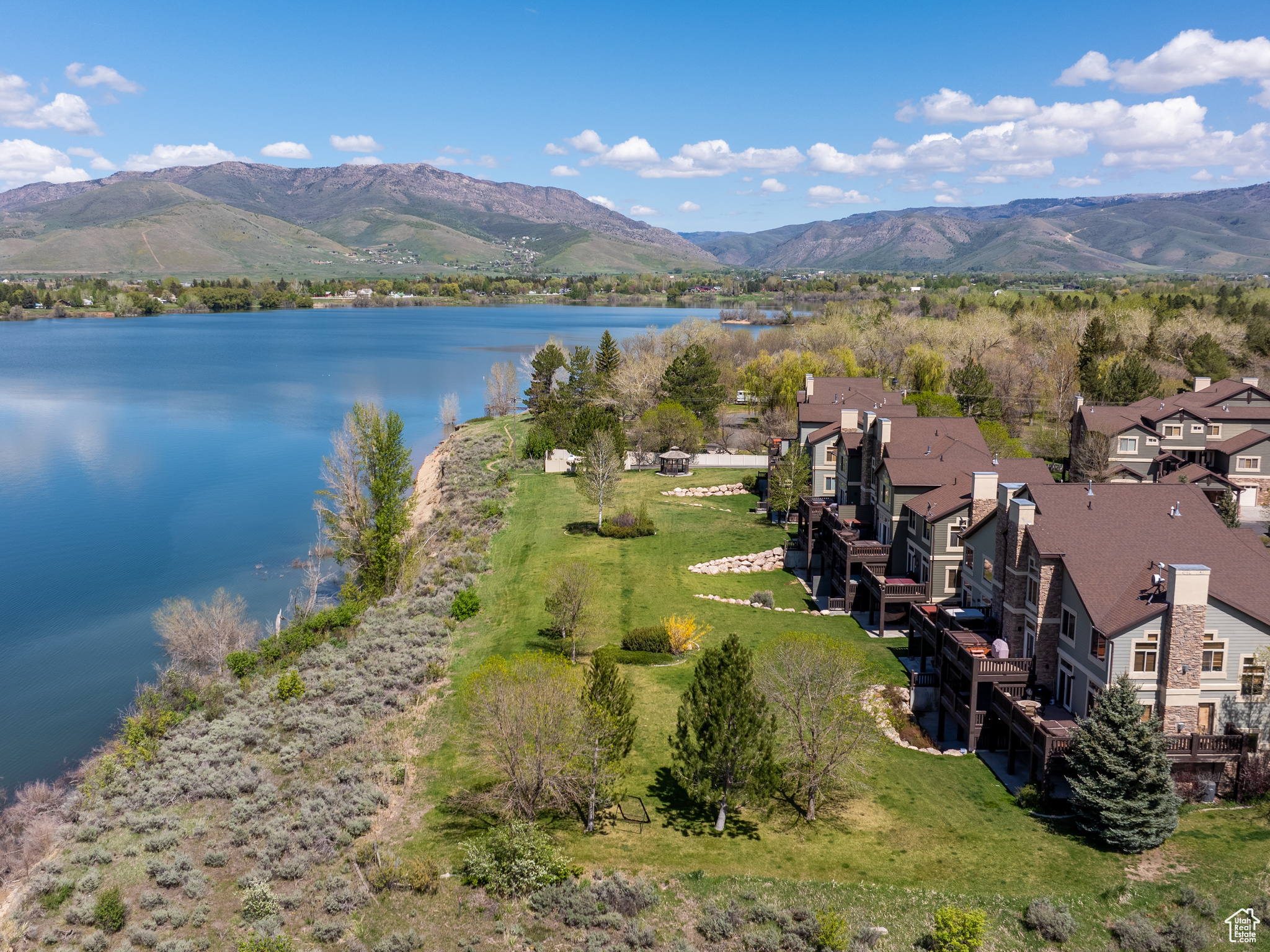 LAKESIDE VILLAGE - Residential