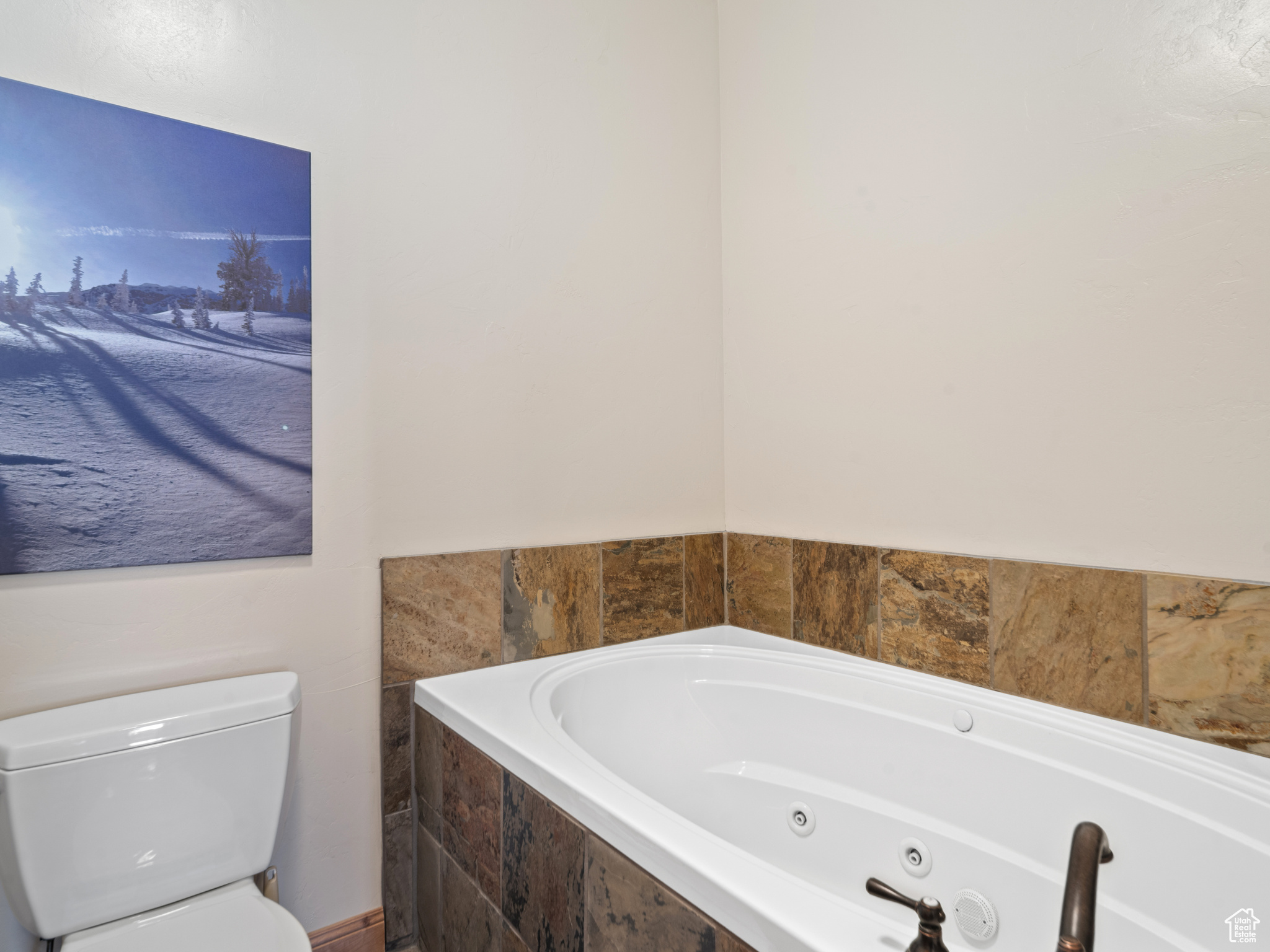 LAKESIDE VILLAGE - Residential