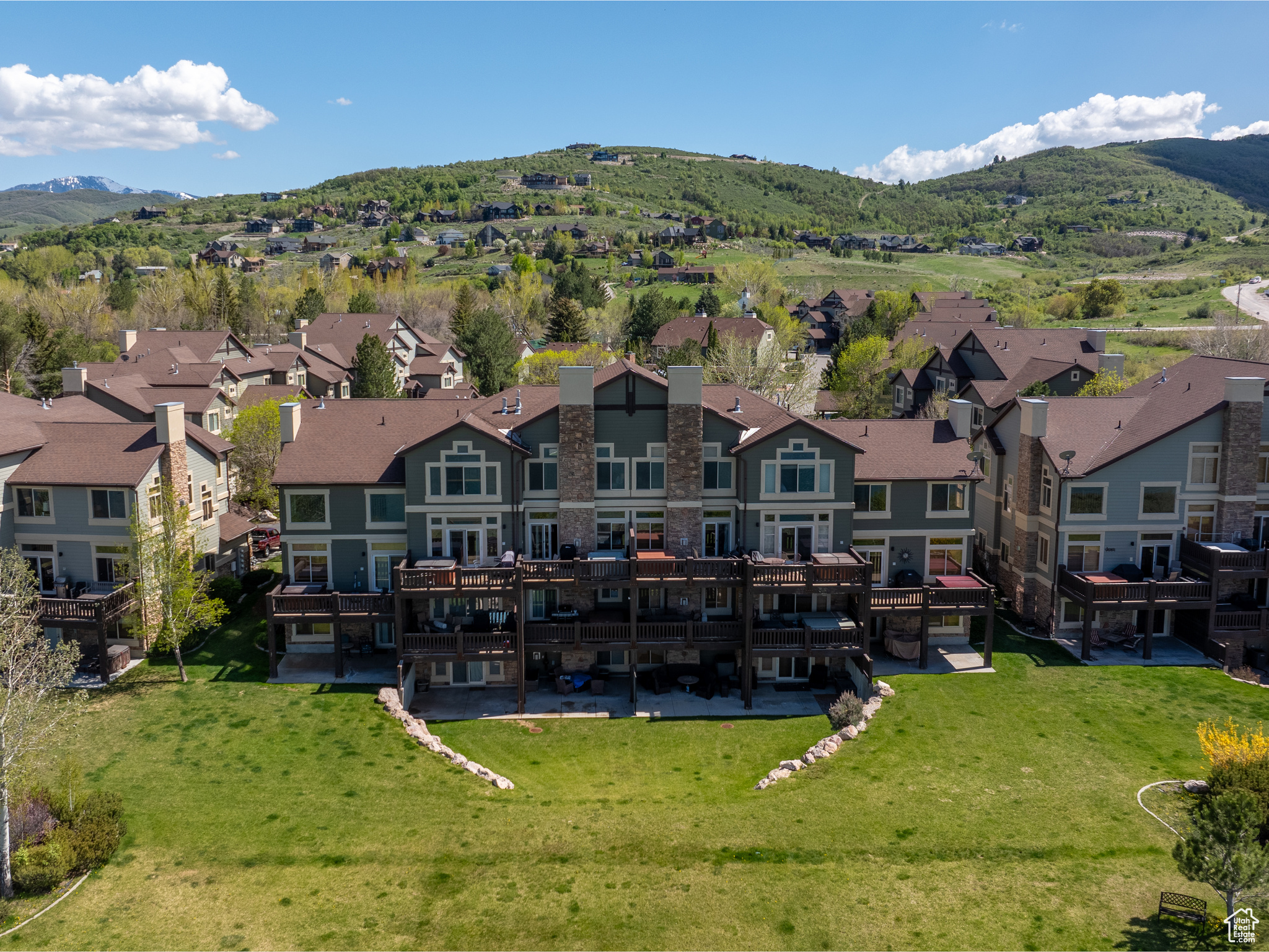 LAKESIDE VILLAGE - Residential