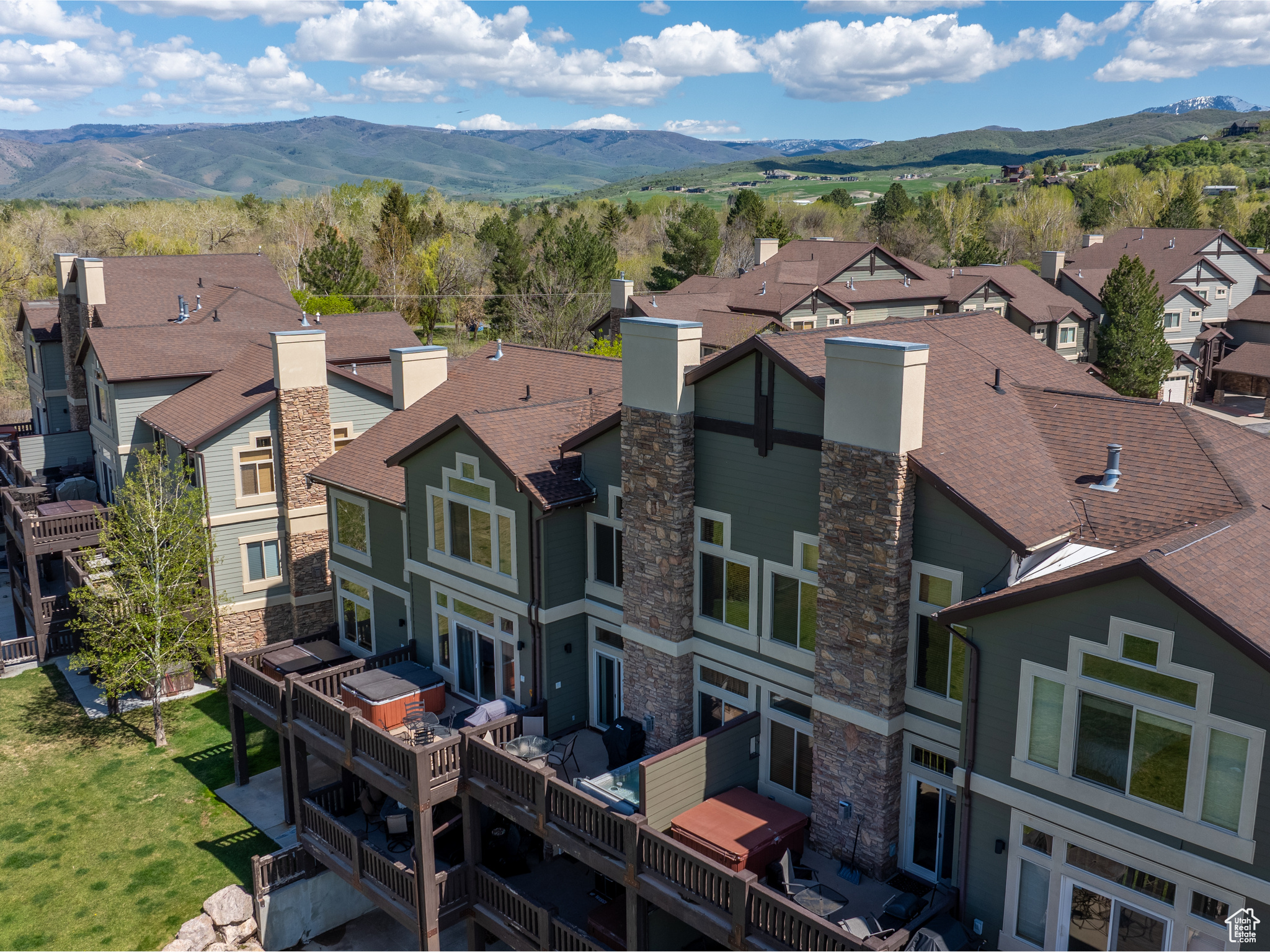 LAKESIDE VILLAGE - Residential