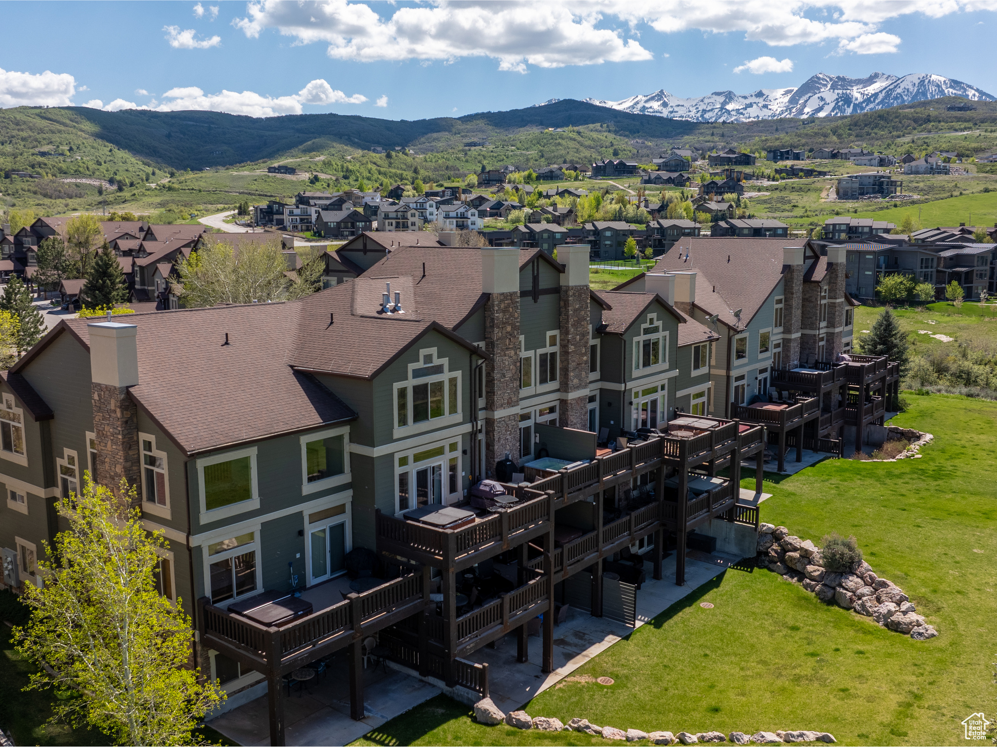 LAKESIDE VILLAGE - Residential