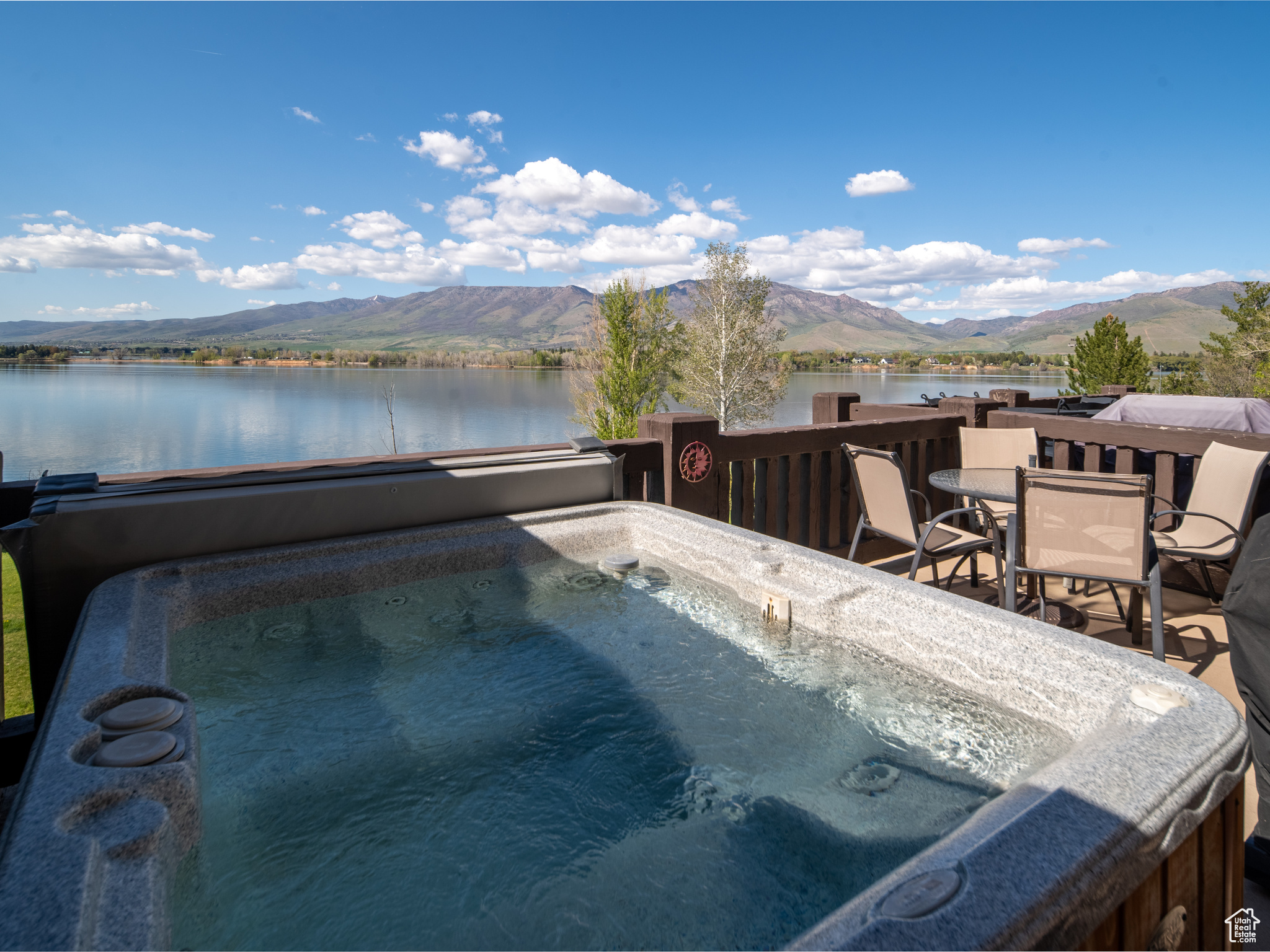 LAKESIDE VILLAGE - Residential