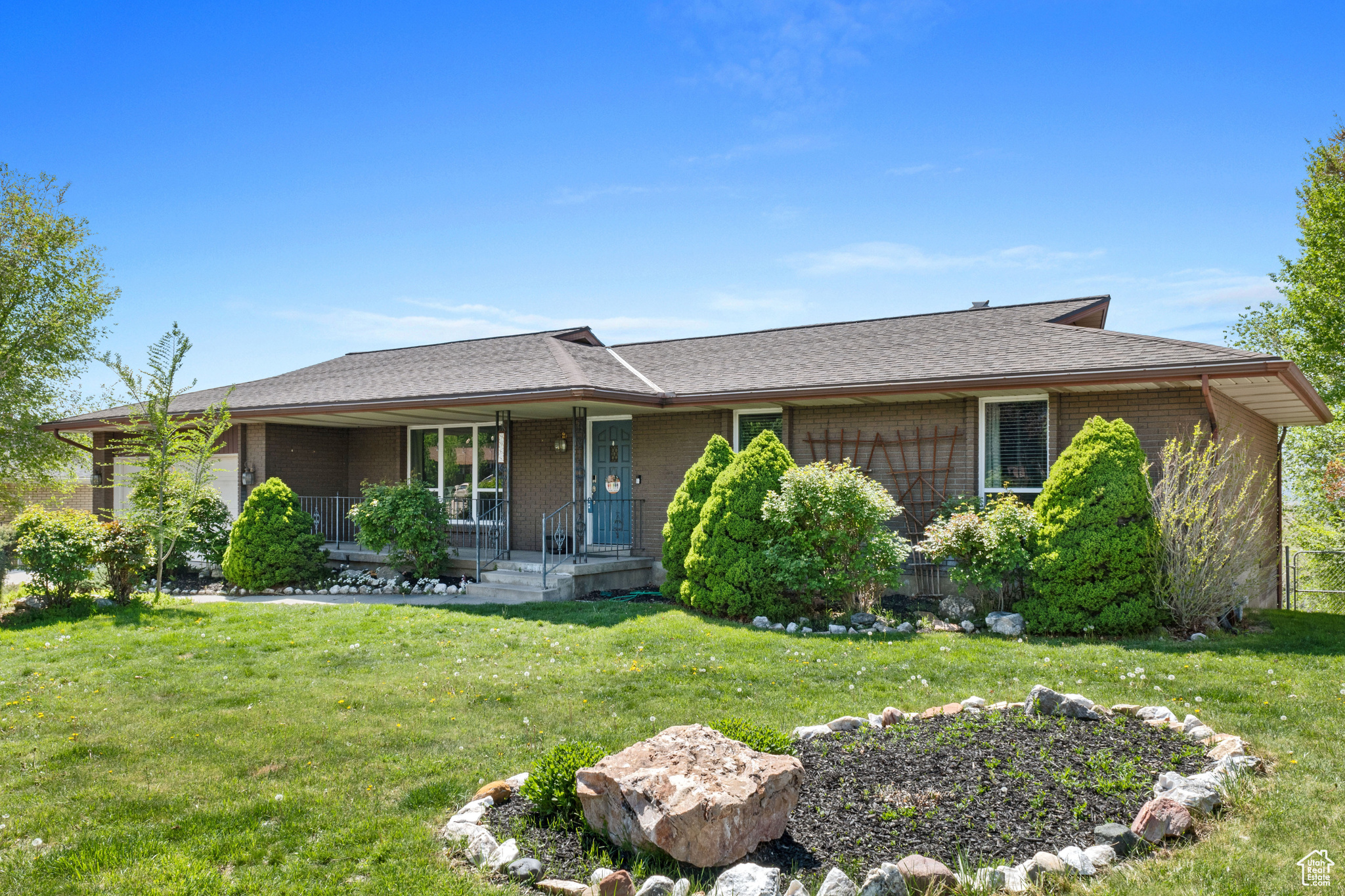 9968 S Blossom Dr, Sandy, Utah image 1