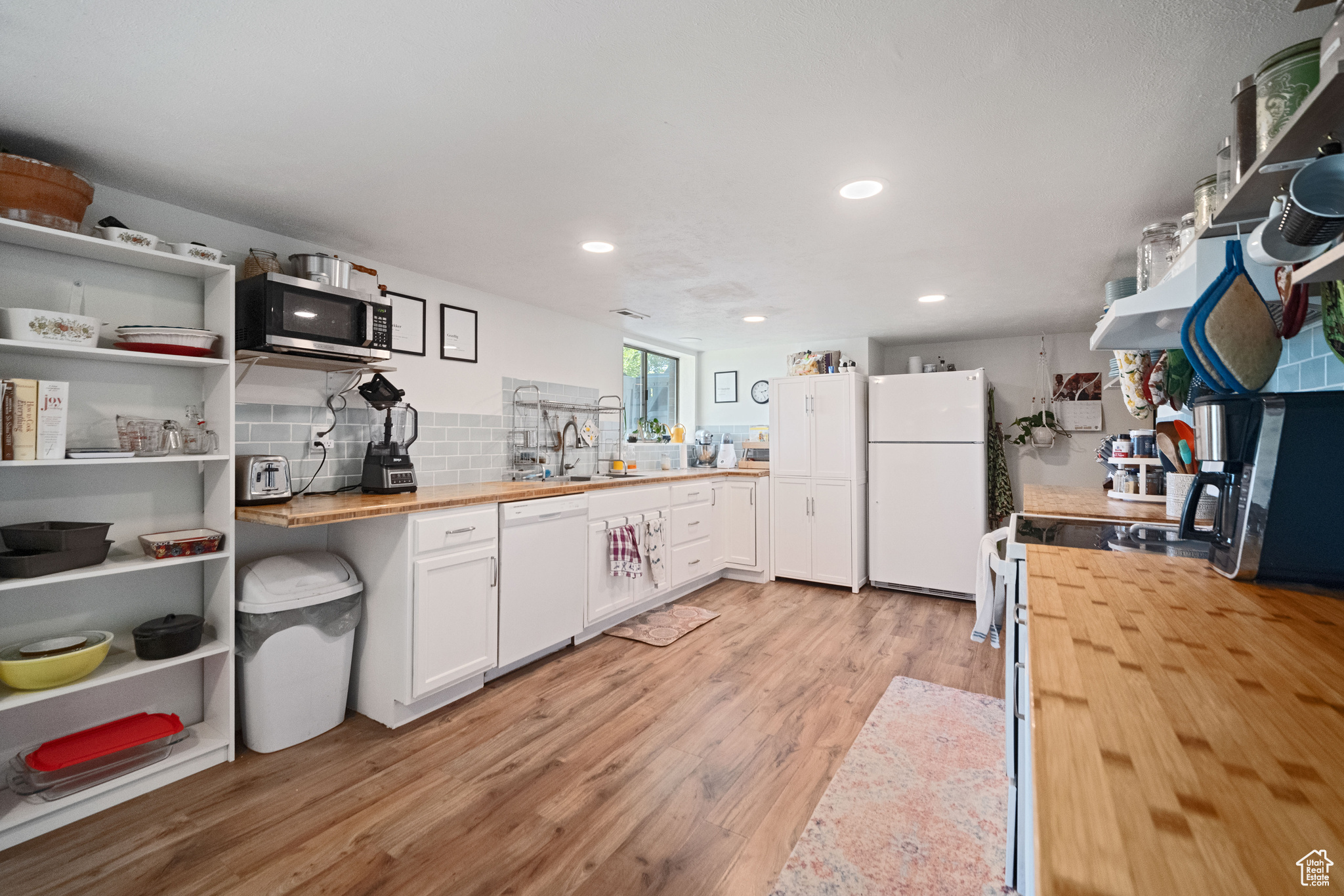 9968 S Blossom Dr, Sandy, Utah image 17