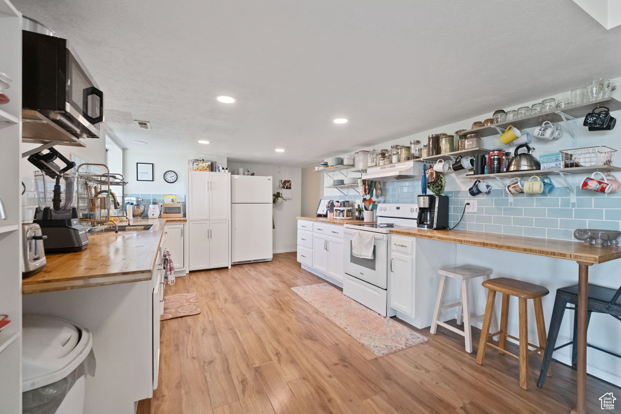 9968 S Blossom Dr, Sandy, Utah image 16
