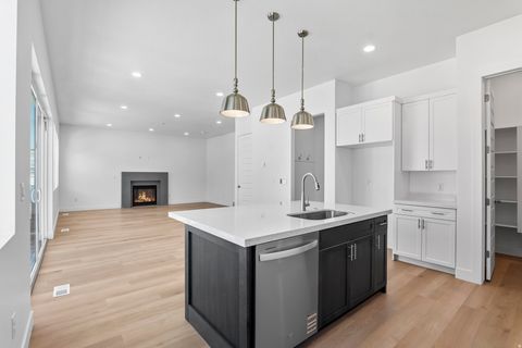 Tiny photo for 36 S CRIMSON WAY #305, Mapleton, UT 84664 (MLS # 2158967)