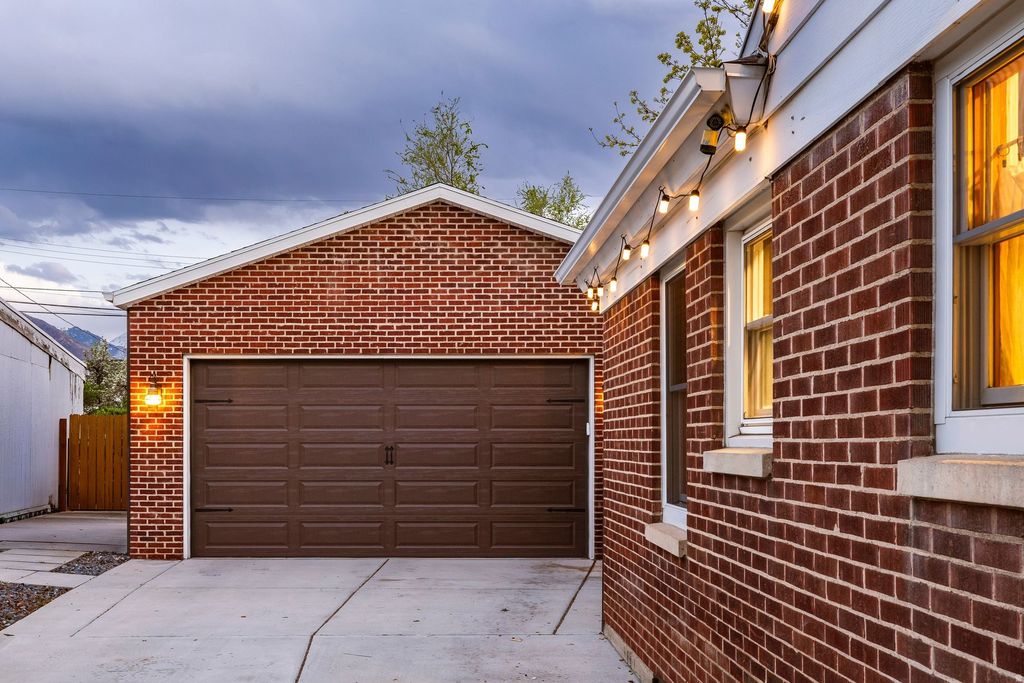 Photo of 2008 E STRATFORD DR, Salt Lake City, UT 84109 (MLS # 2146435)