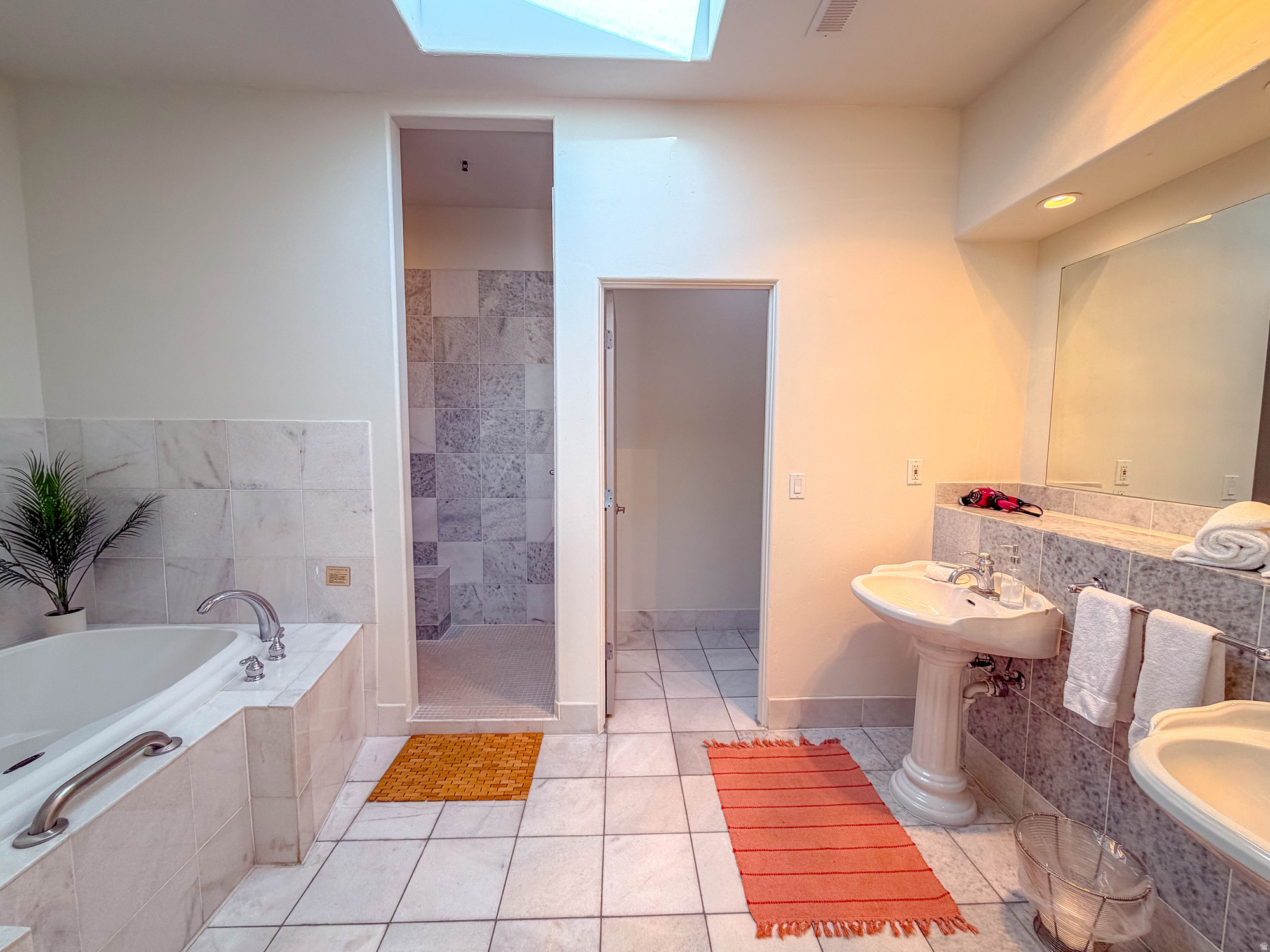 AMIRA AT GREEN VALLEY - Residential