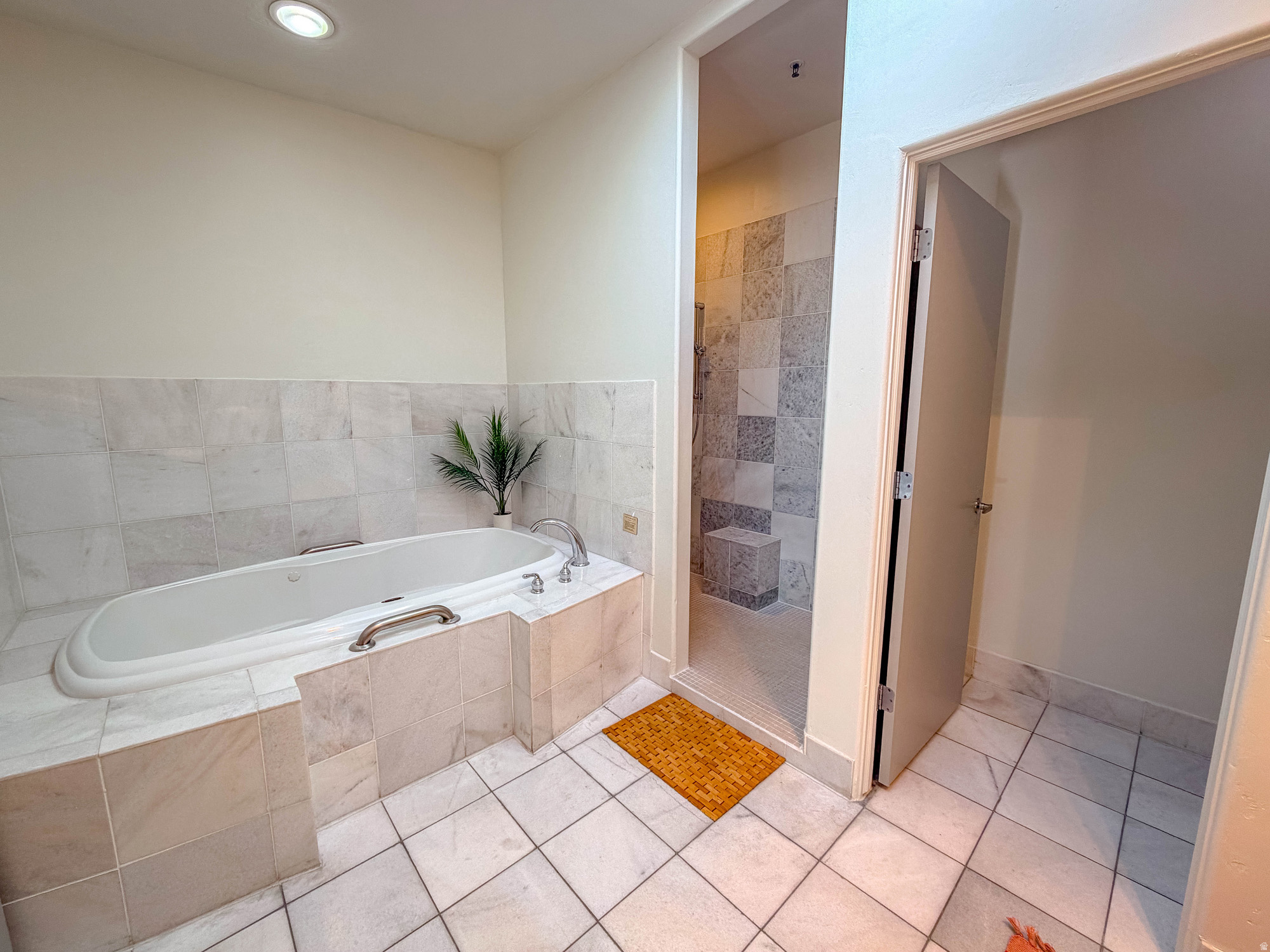 AMIRA AT GREEN VALLEY - Residential