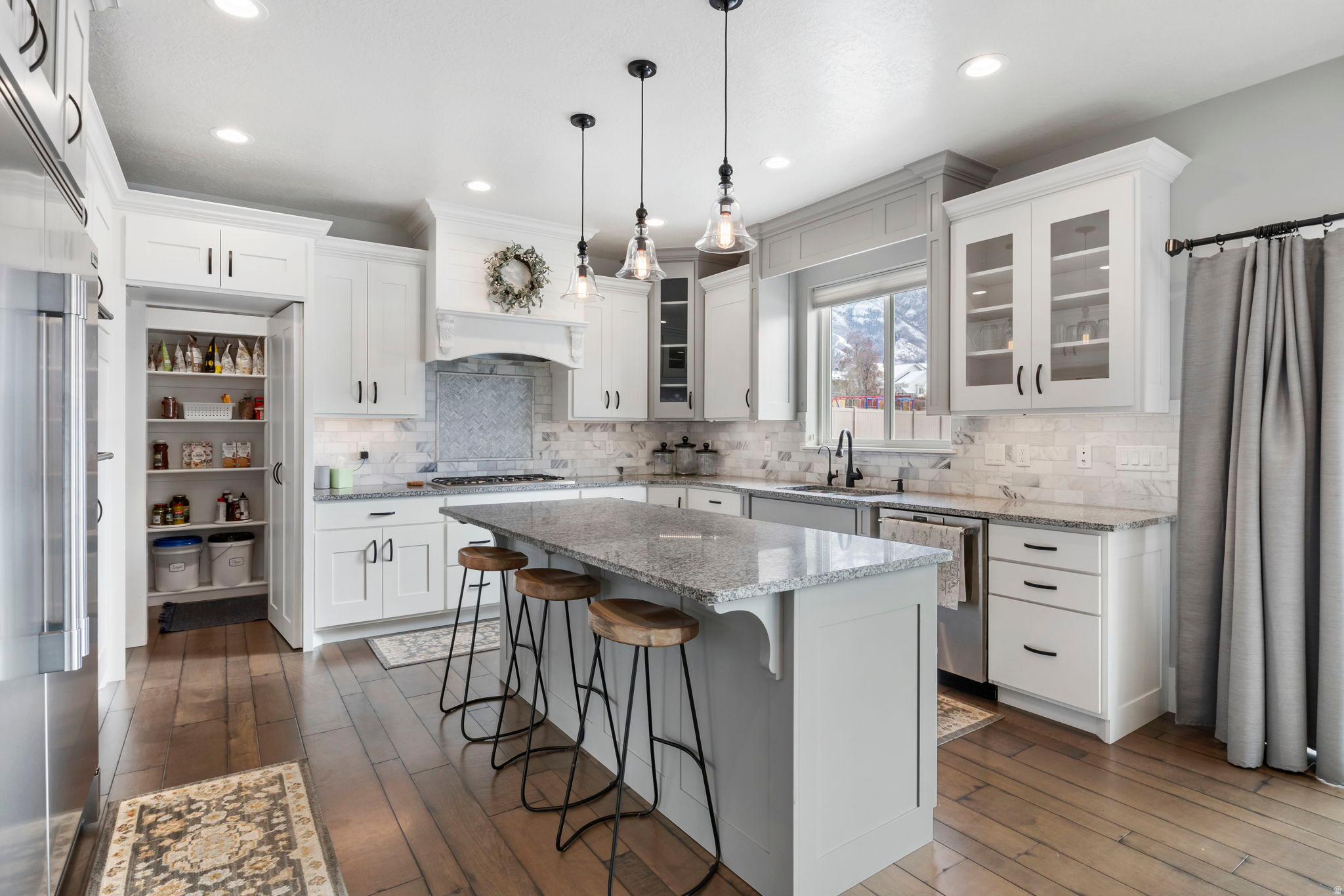 MOUNTAIN VIEW - Residential