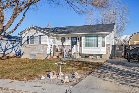 Photo of 831 S 560 W, Tremonton, UT 84337 (MLS # 2134042)