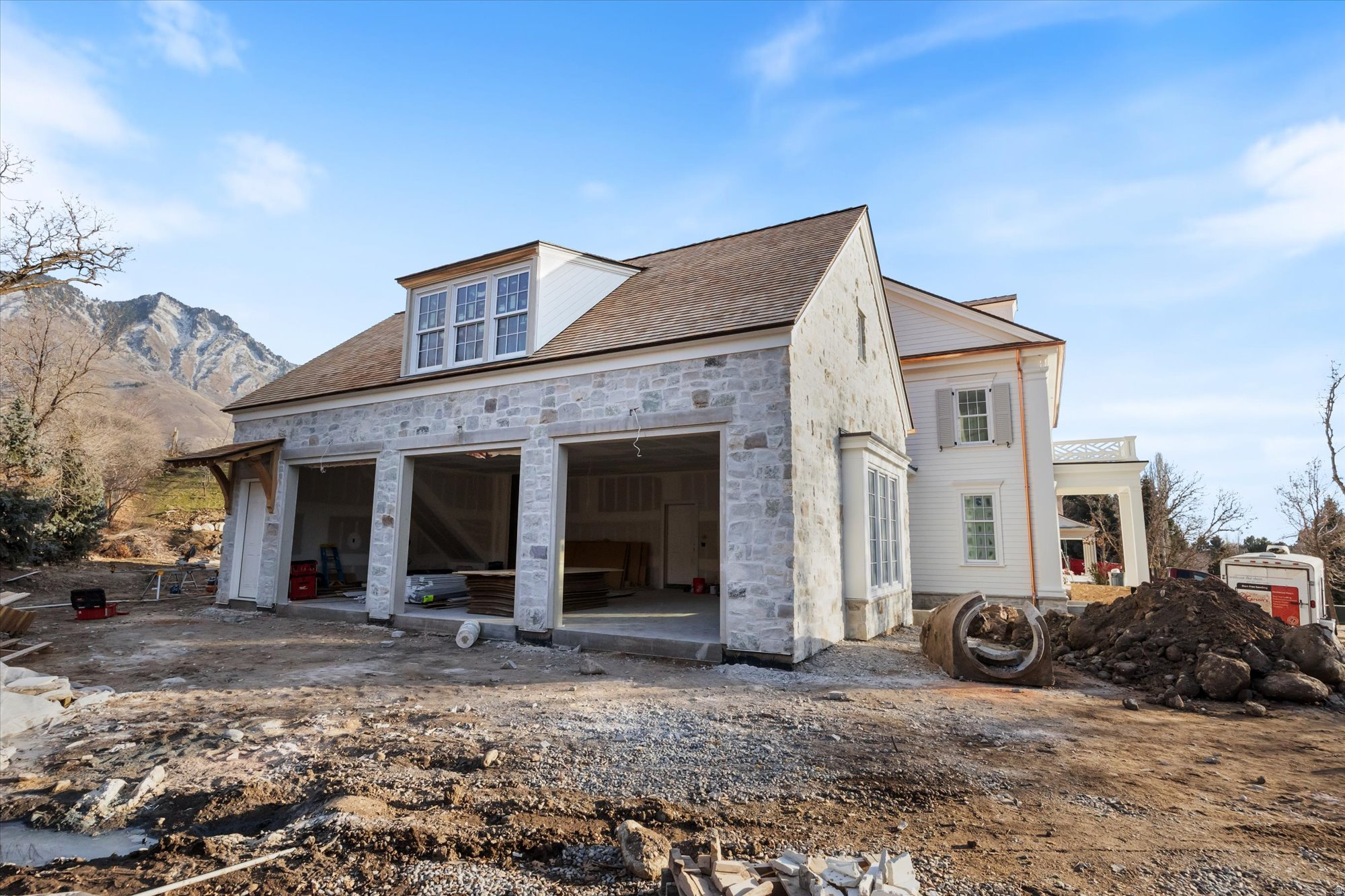 ELKRIDGE LUXURY ESTATES - Residential