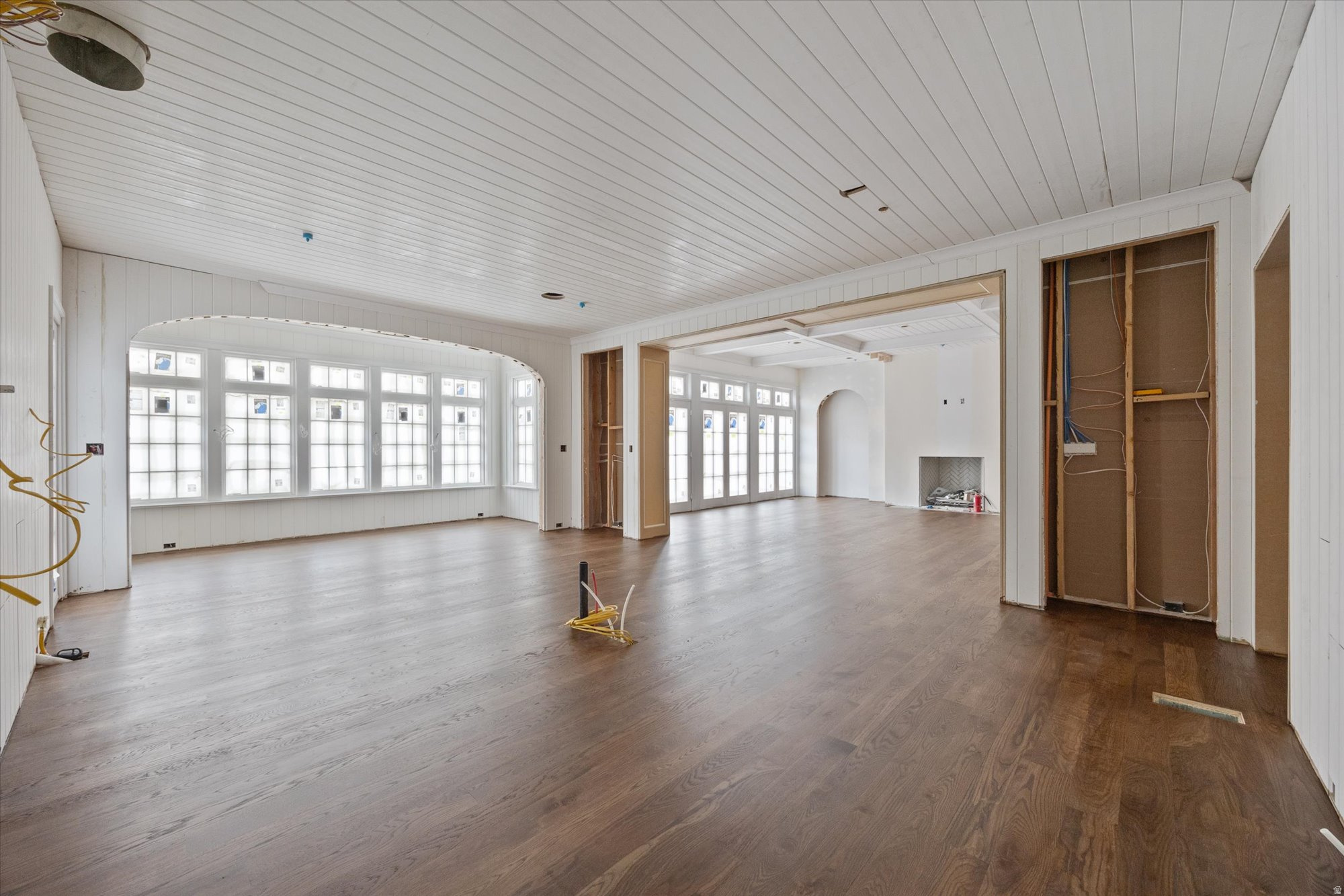 ELKRIDGE LUXURY ESTATES - Residential