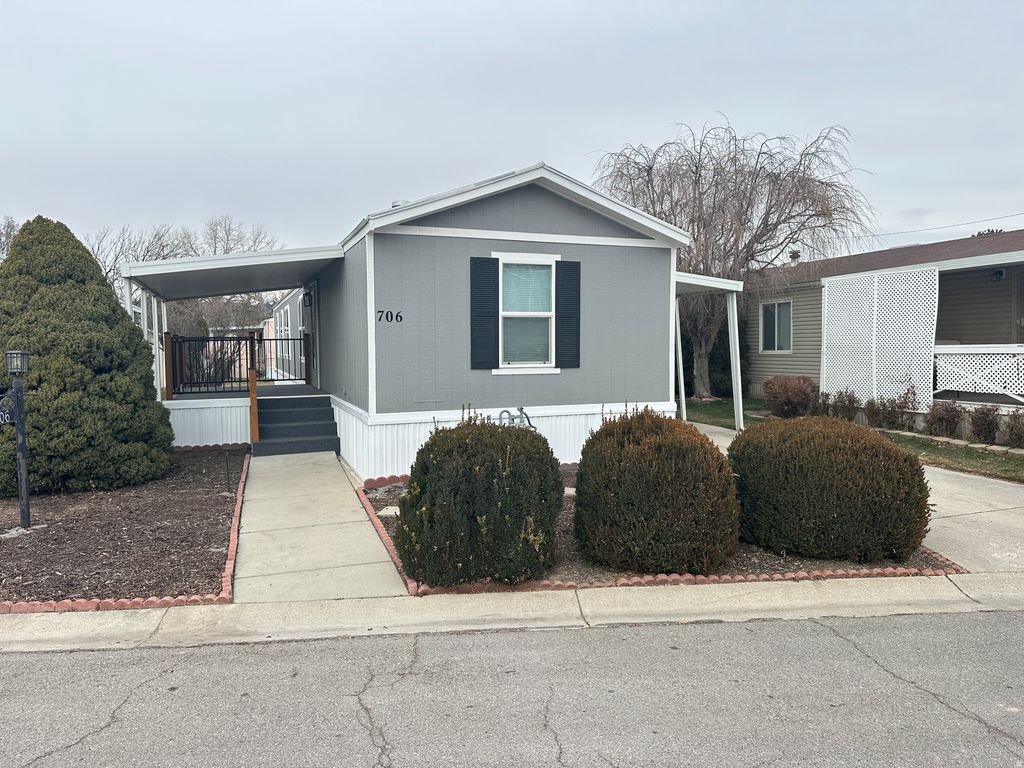 Photo of 706 W MONTE AZUL DR #120, Taylorsville, UT 84123 (MLS # 2133570)