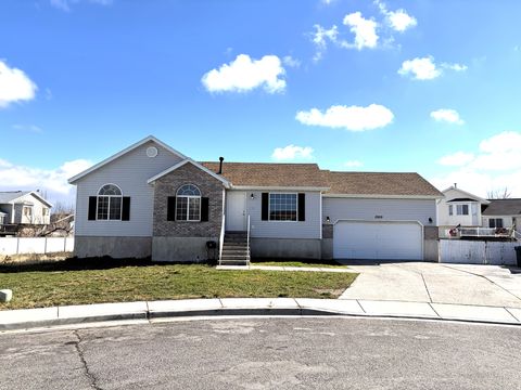 Tiny photo for 2959 S SUNOAK CIR, West Valley City, UT 84128 (MLS # 2141888)