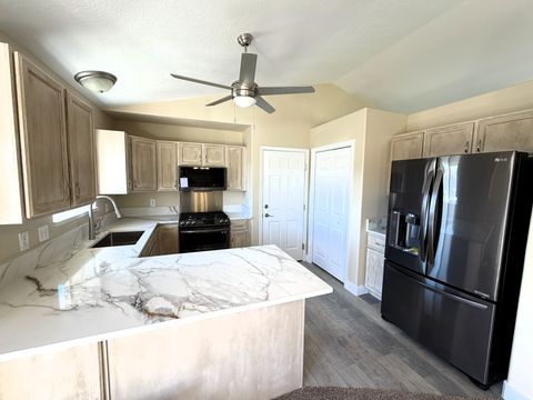 Tiny photo for 2959 S SUNOAK CIR, West Valley City, UT 84128 (MLS # 2141888)