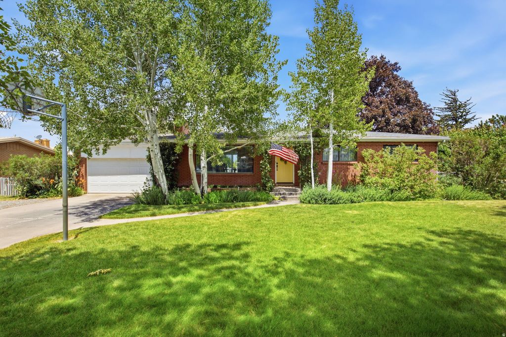 Photo of 497 E MAIN ST, Hyrum, UT 84319 (MLS # 2168742)
