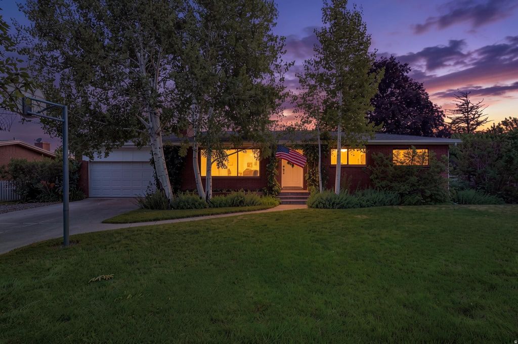 Photo of 497 E MAIN ST, Hyrum, UT 84319 (MLS # 2168742)
