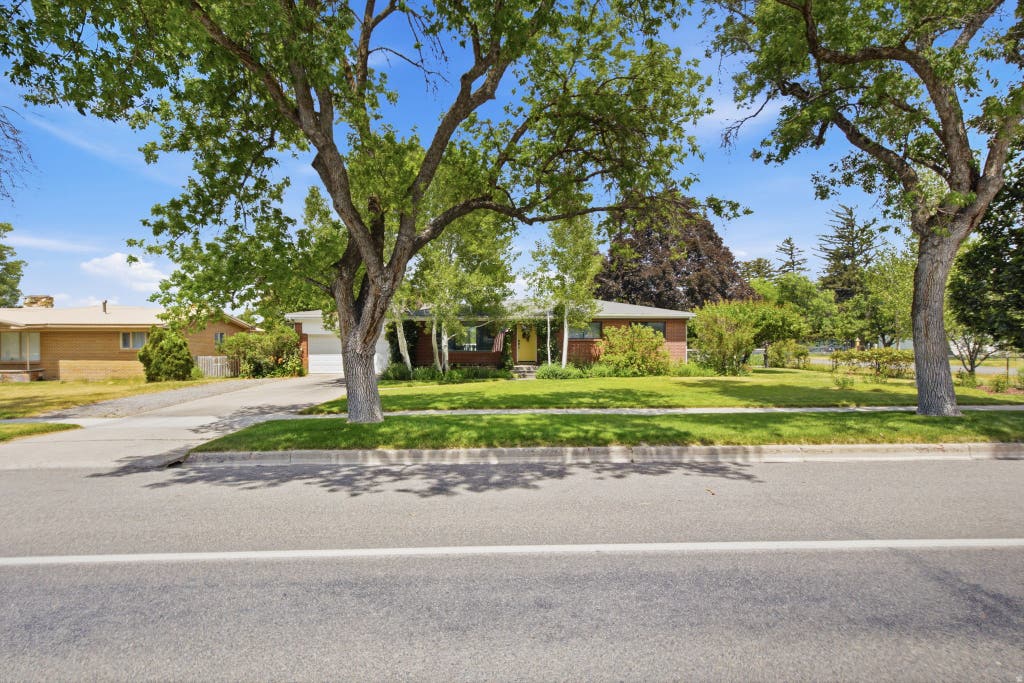 Photo of 497 E MAIN ST, Hyrum, UT 84319 (MLS # 2168742)