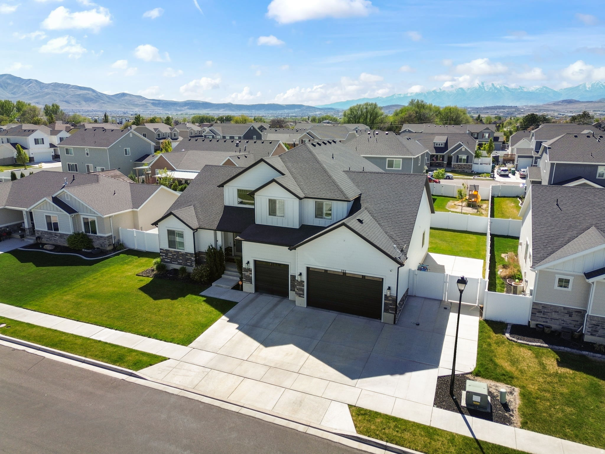 DAPPLE GRAY TRAILS - Residential