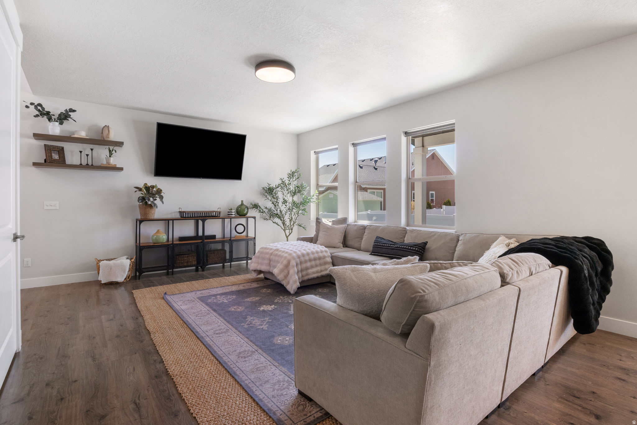 DAPPLE GRAY TRAILS - Residential