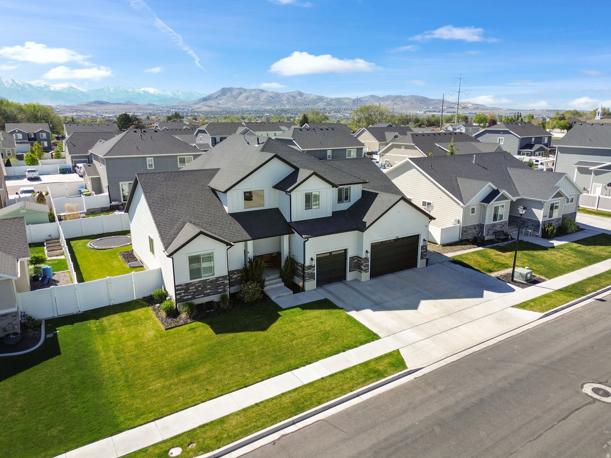 DAPPLE GRAY TRAILS - Residential