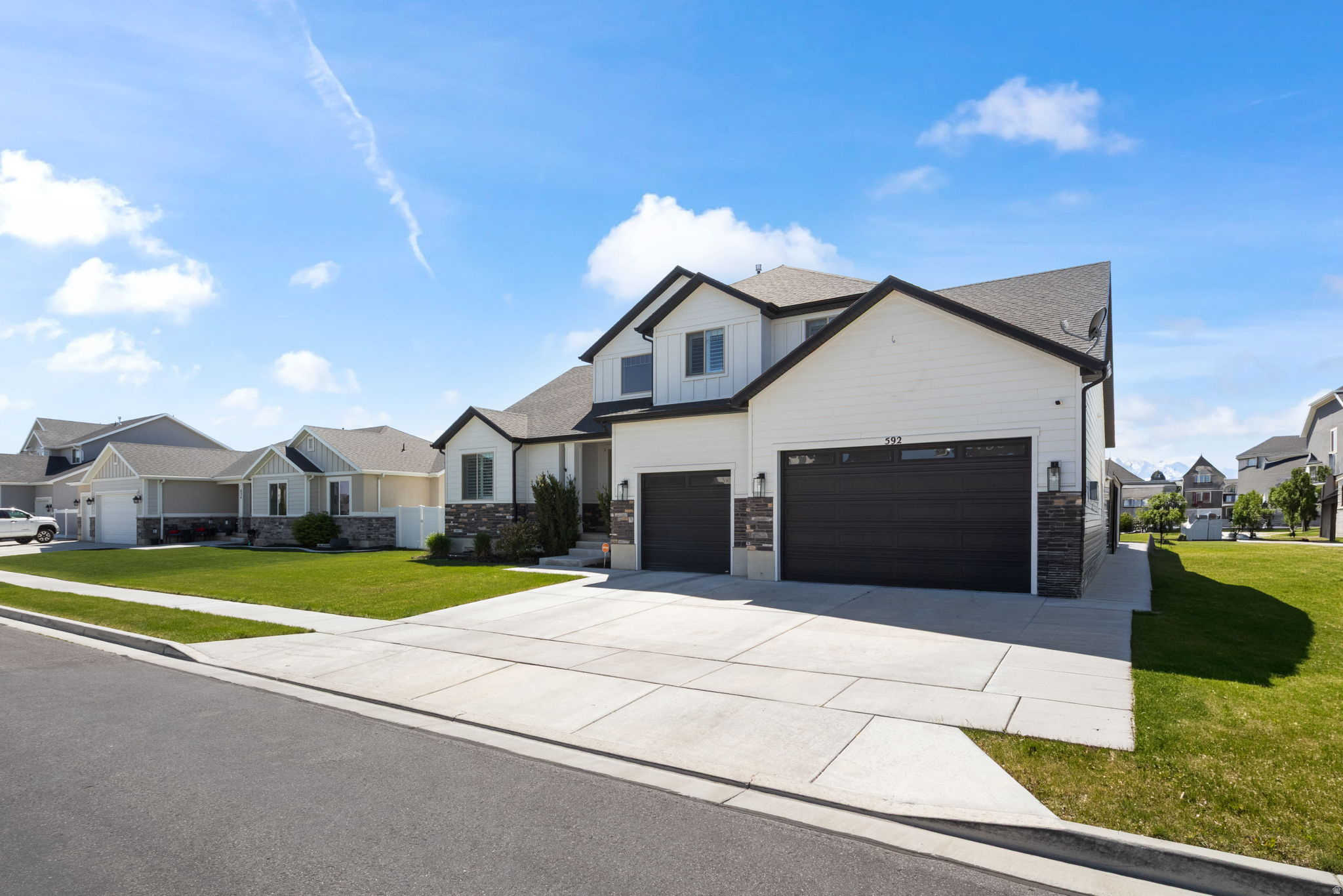 DAPPLE GRAY TRAILS - Residential