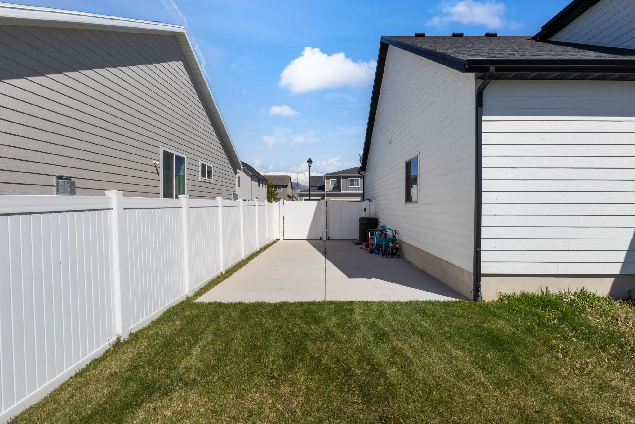 DAPPLE GRAY TRAILS - Residential