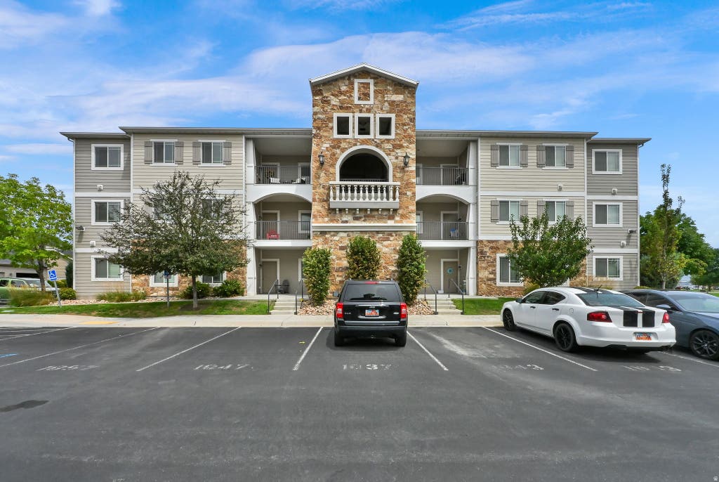 Photo of 1849 N CREST RD E, Saratoga Springs, UT 84045 (MLS # 2179385)
