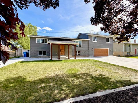Homes For Sale - 60 E 300<br/> Cache County, Hyrum, UT 84319