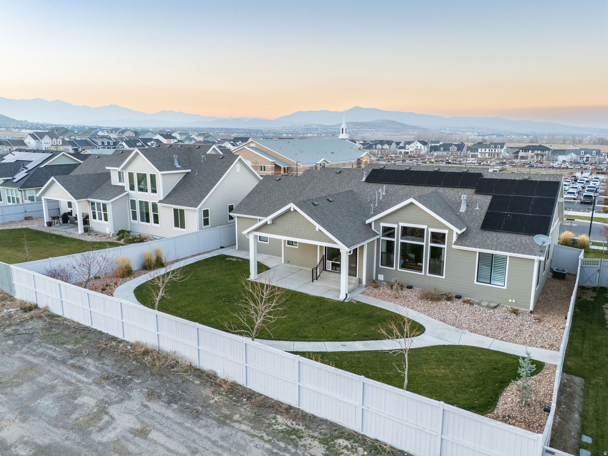 BEACON POINTE - Residential