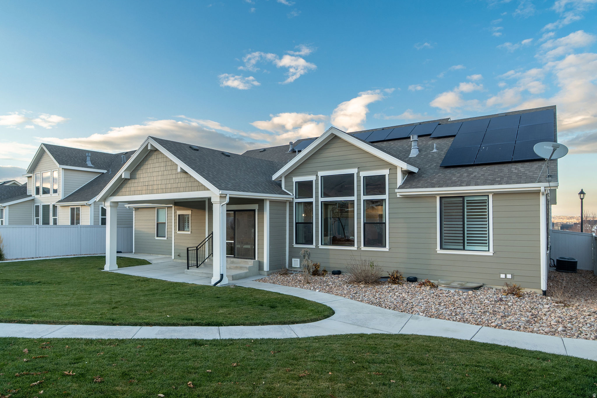 BEACON POINTE - Residential