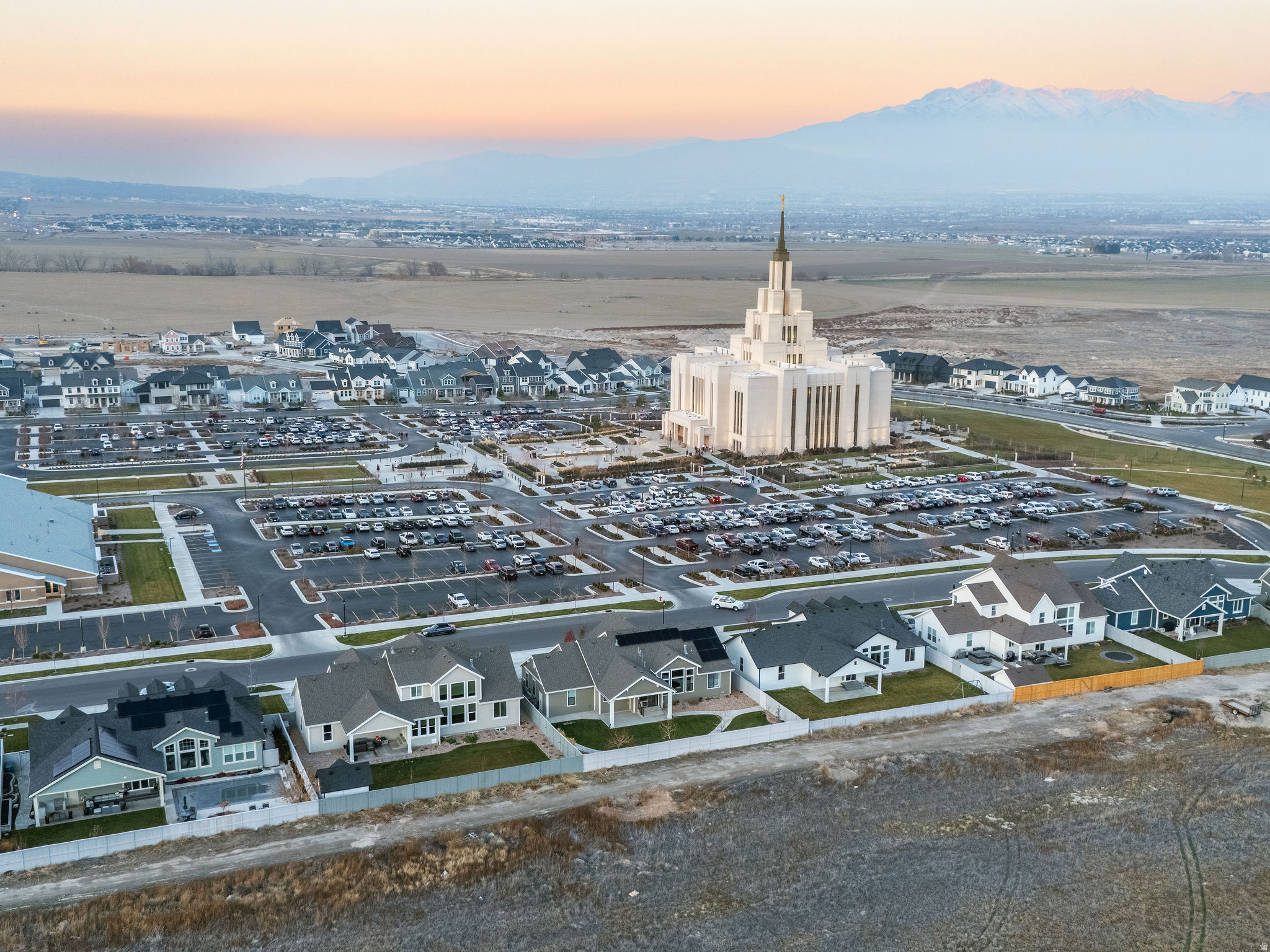 BEACON POINTE - Residential