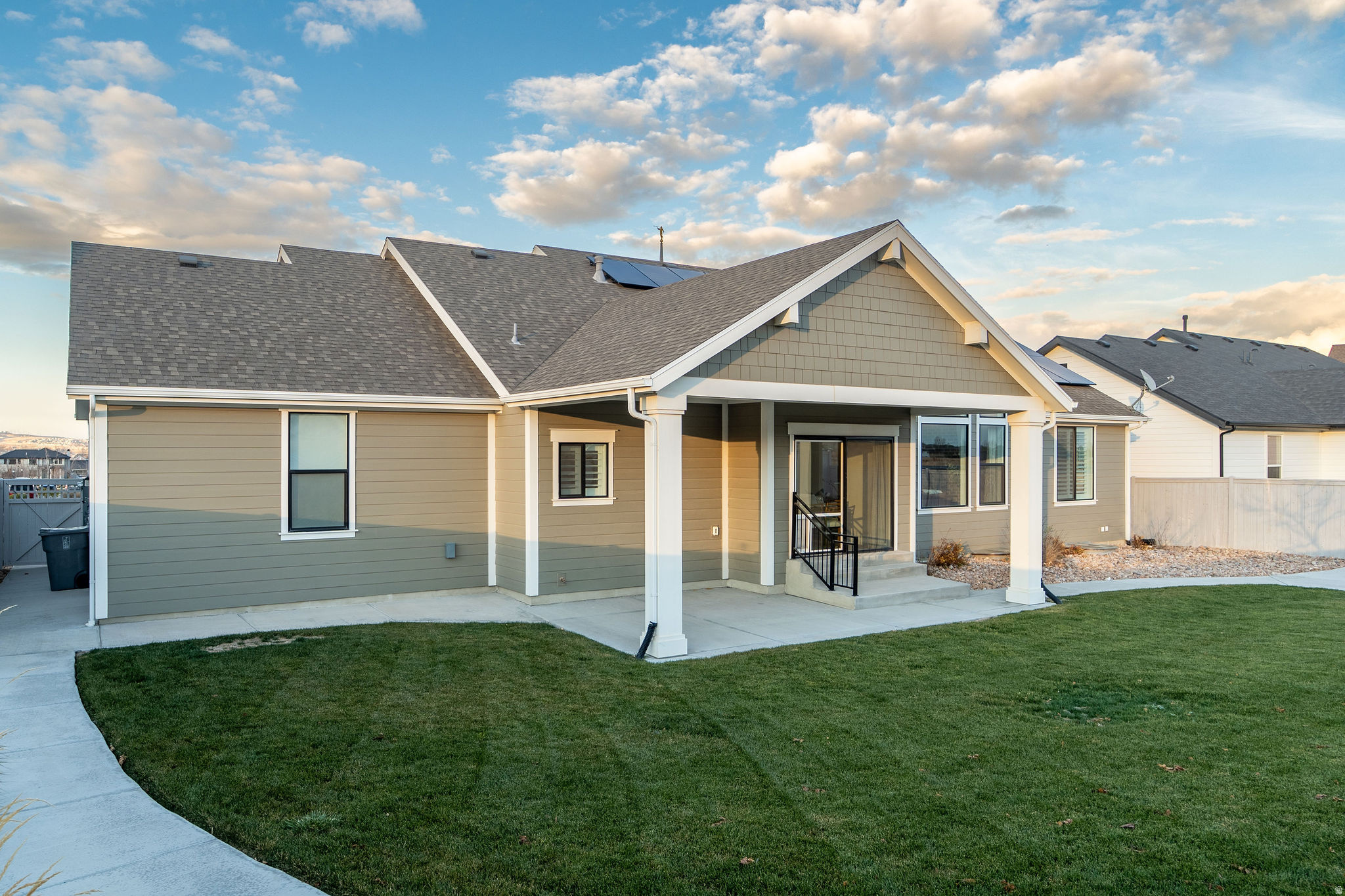 BEACON POINTE - Residential