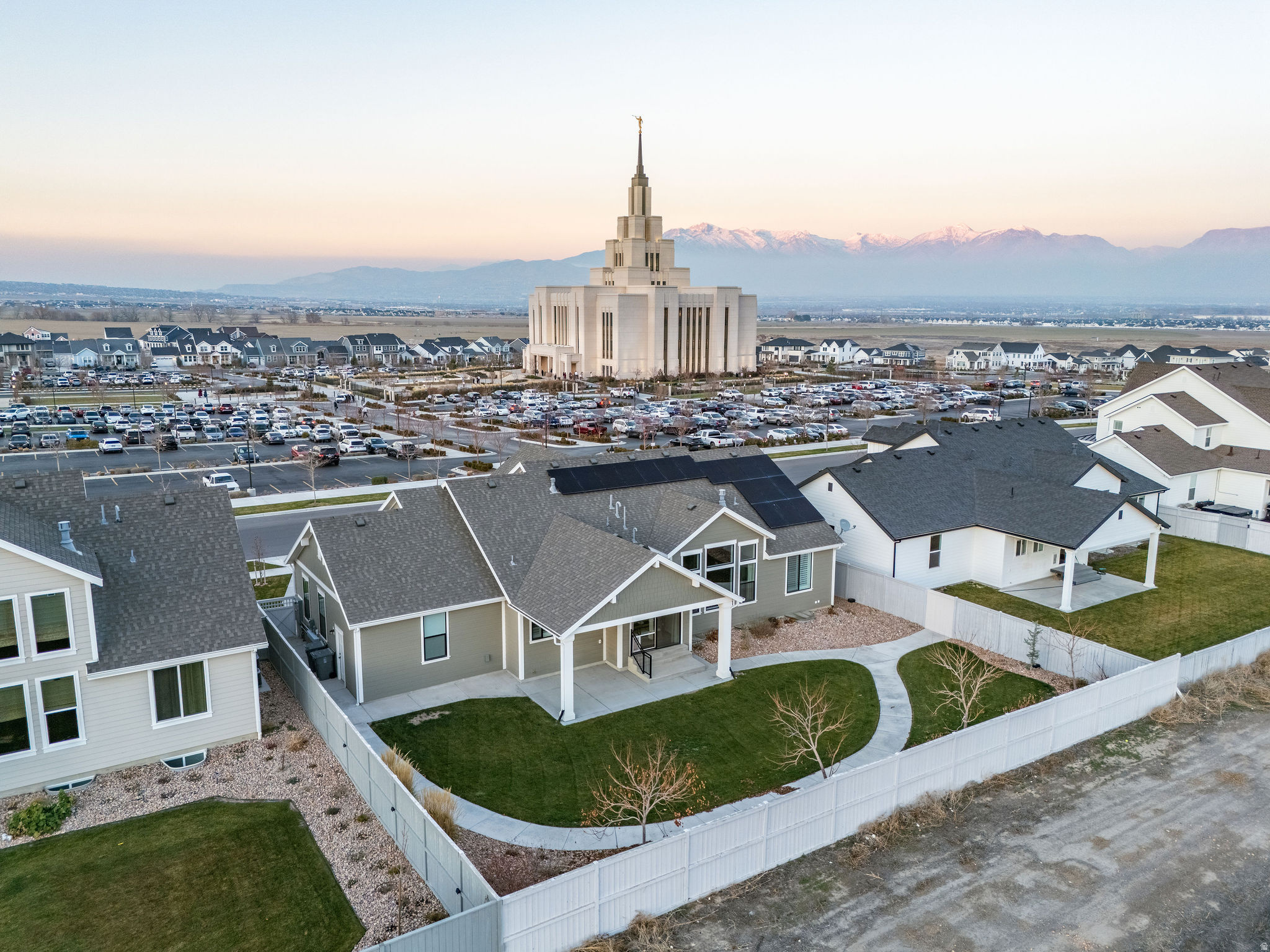 BEACON POINTE - Residential