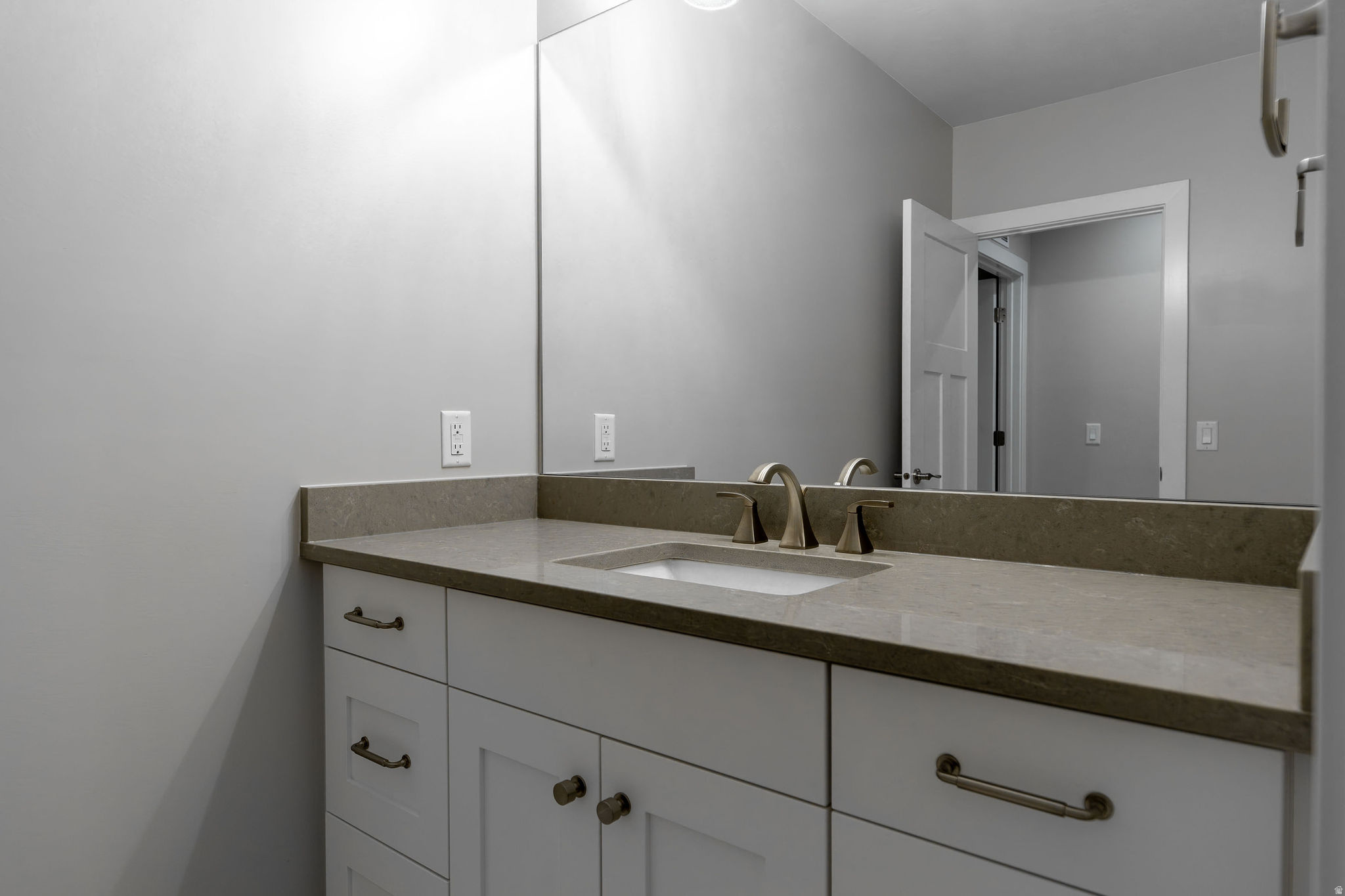 BEACON POINTE - Residential