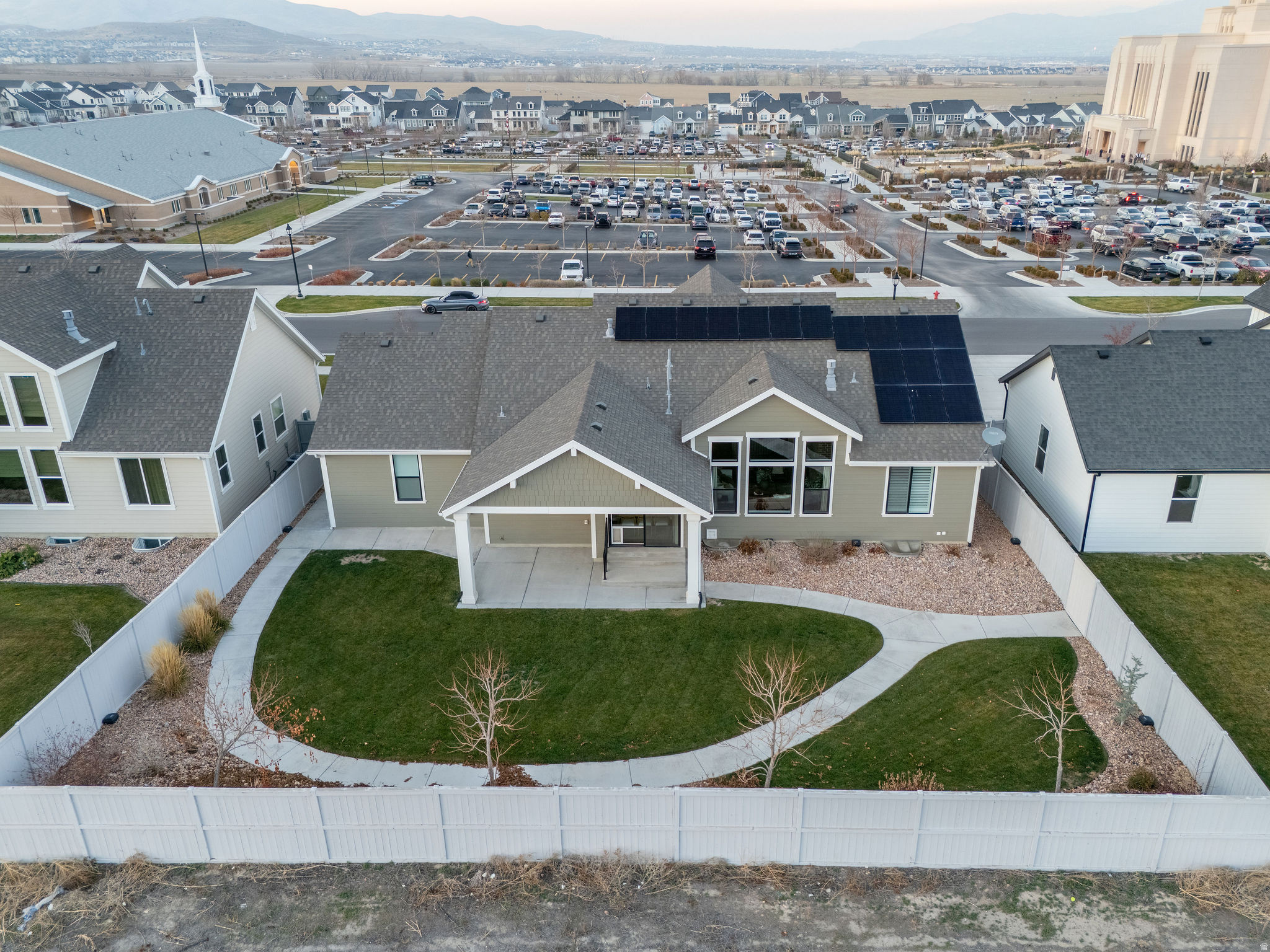 BEACON POINTE - Residential