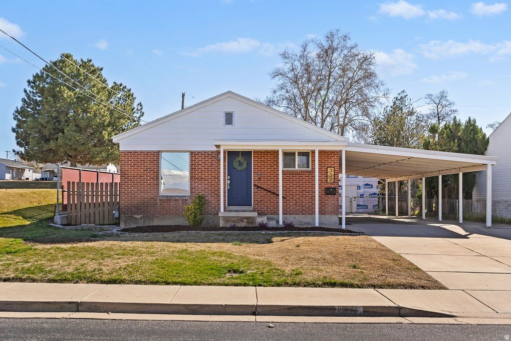 Photo of 339 W 4675 S, Washington Terrace, UT 84405 (MLS # 2142741)