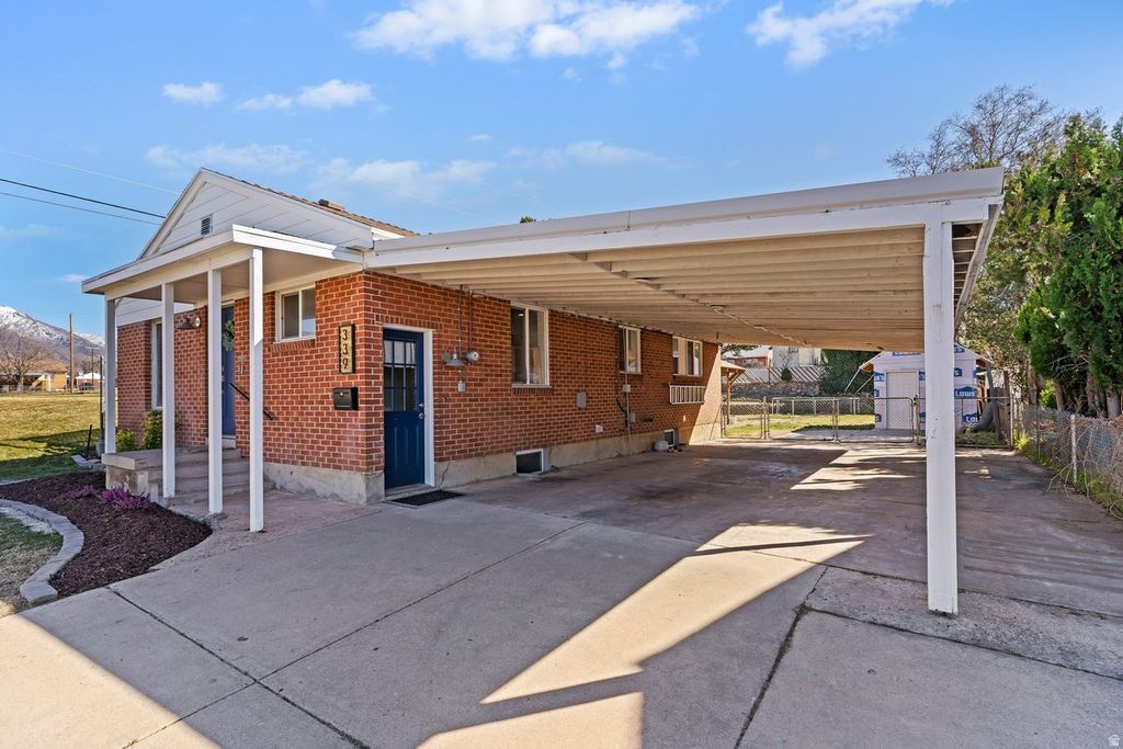 Photo of 339 W 4675 S, Washington Terrace, UT 84405 (MLS # 2142741)