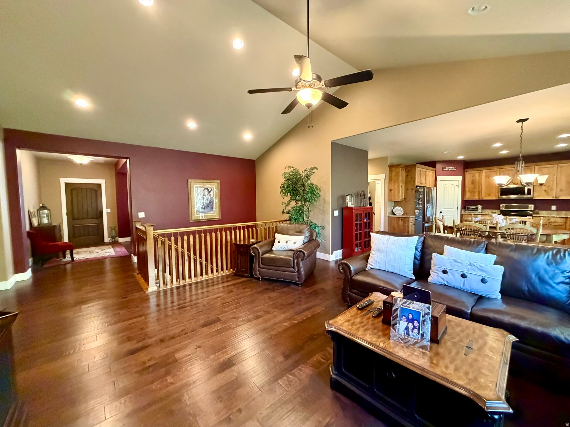 COUNTRY FIELDS - Residential