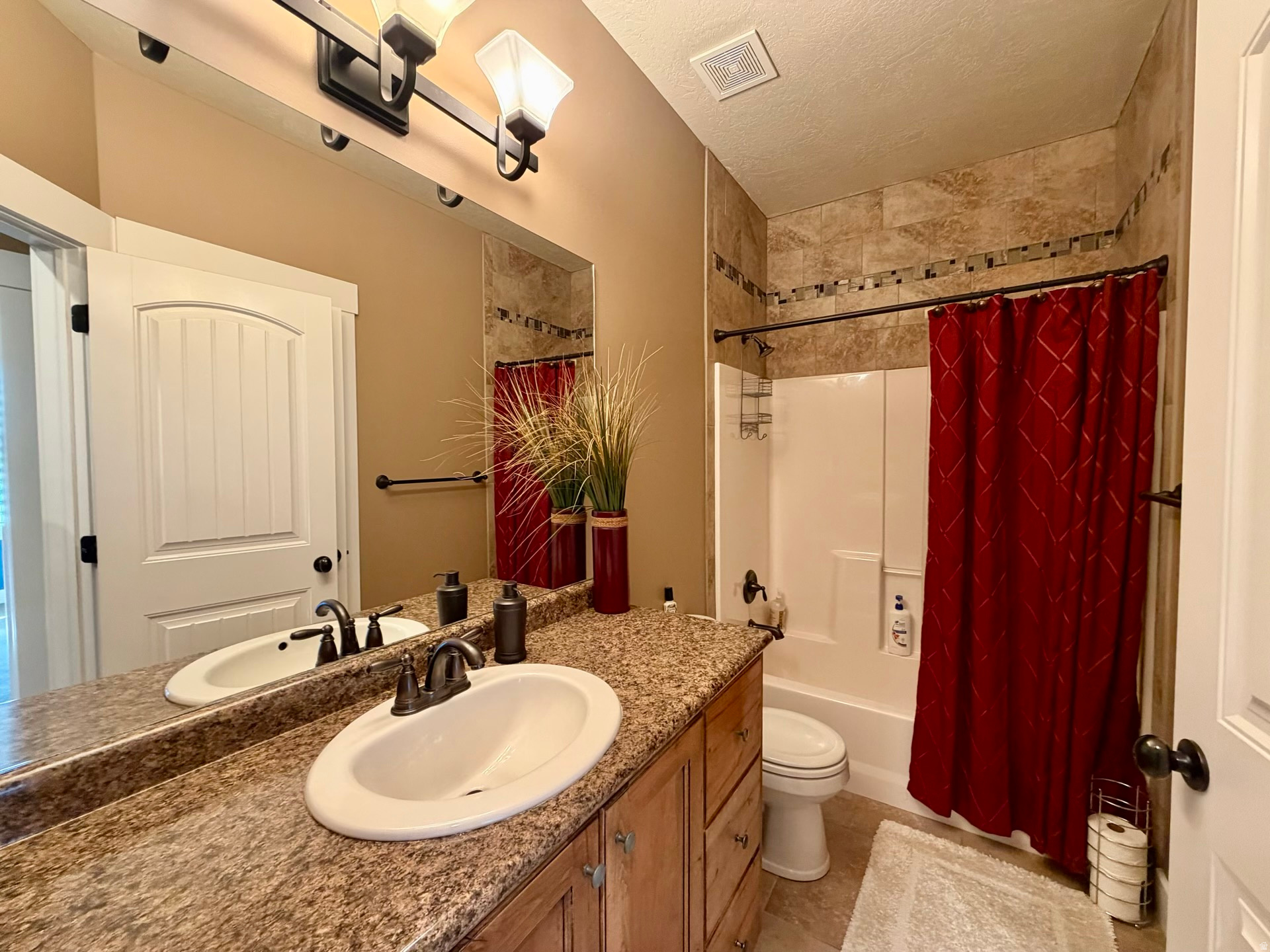 COUNTRY FIELDS - Residential