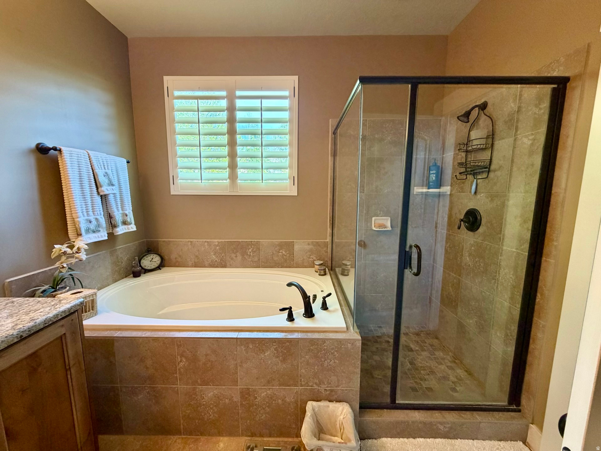 COUNTRY FIELDS - Residential