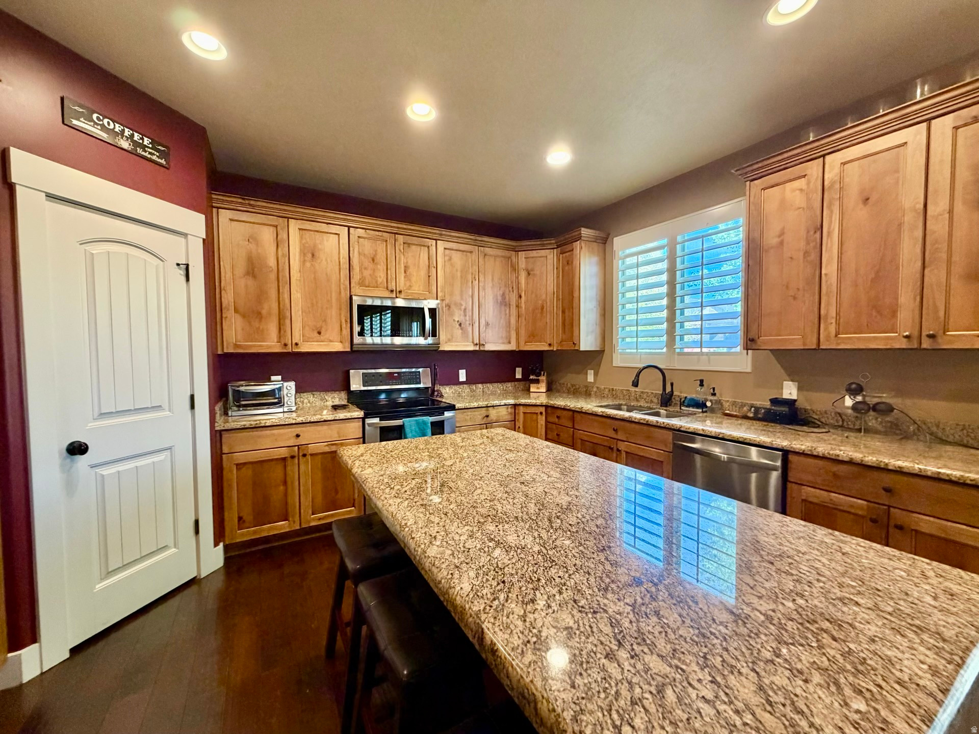 COUNTRY FIELDS - Residential