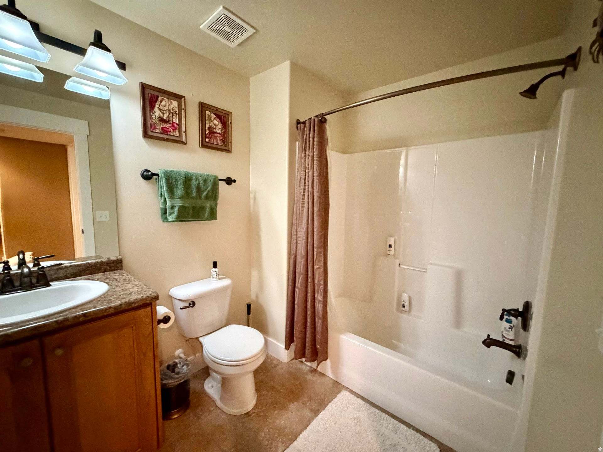 COUNTRY FIELDS - Residential