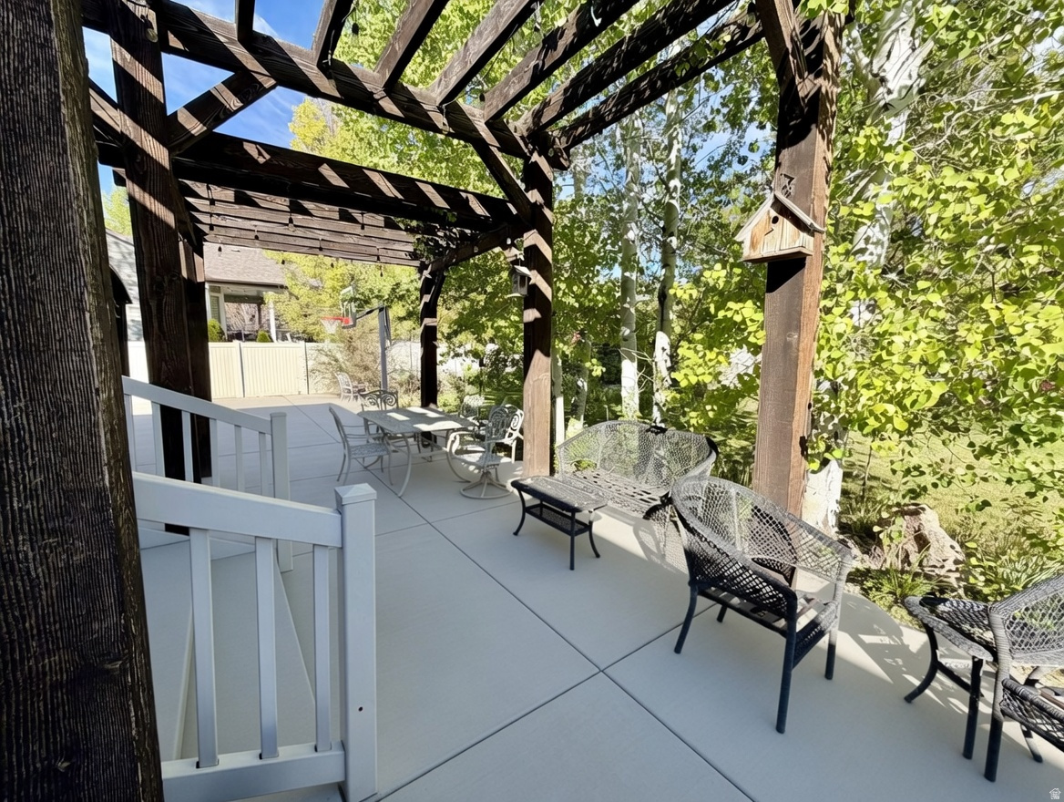 COUNTRY FIELDS - Residential