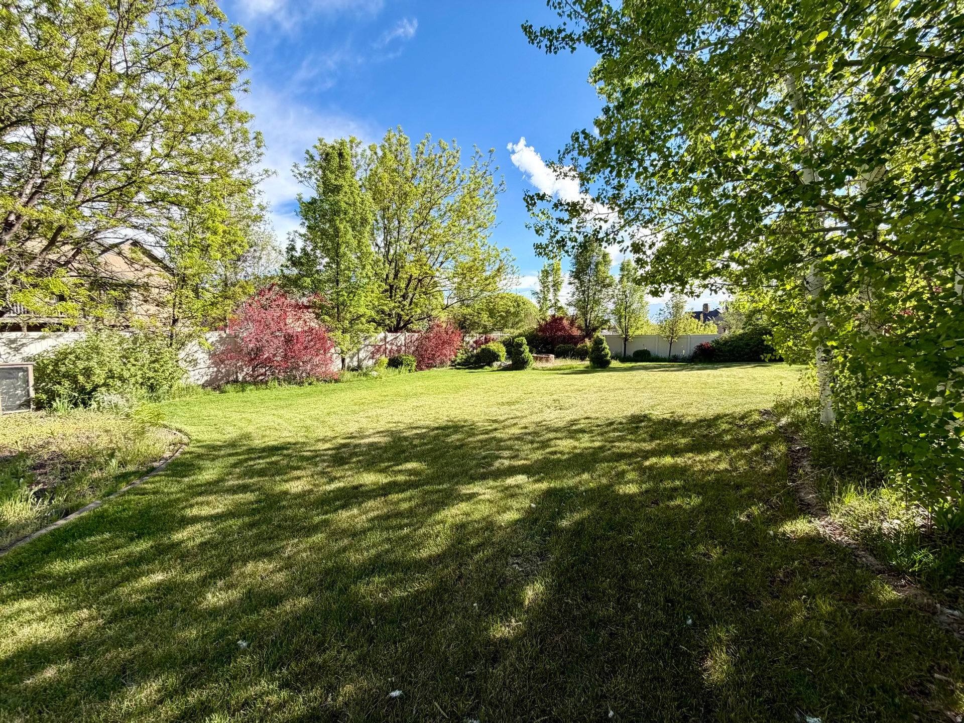 COUNTRY FIELDS - Residential