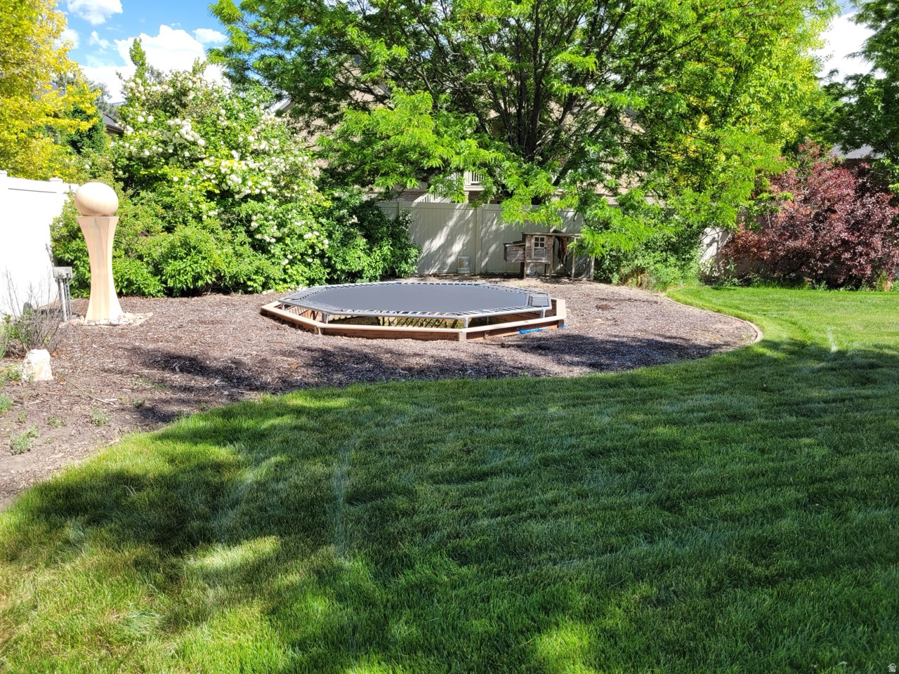 COUNTRY FIELDS - Residential