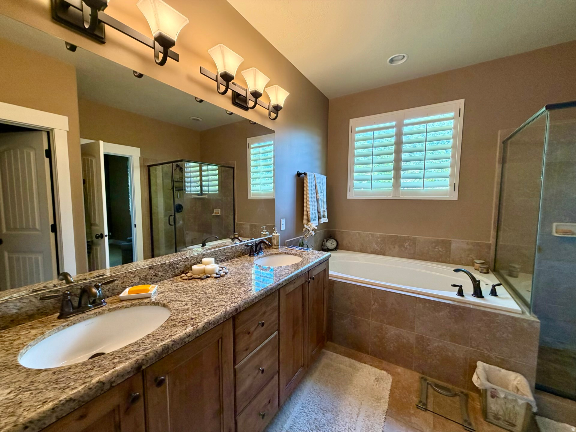 COUNTRY FIELDS - Residential