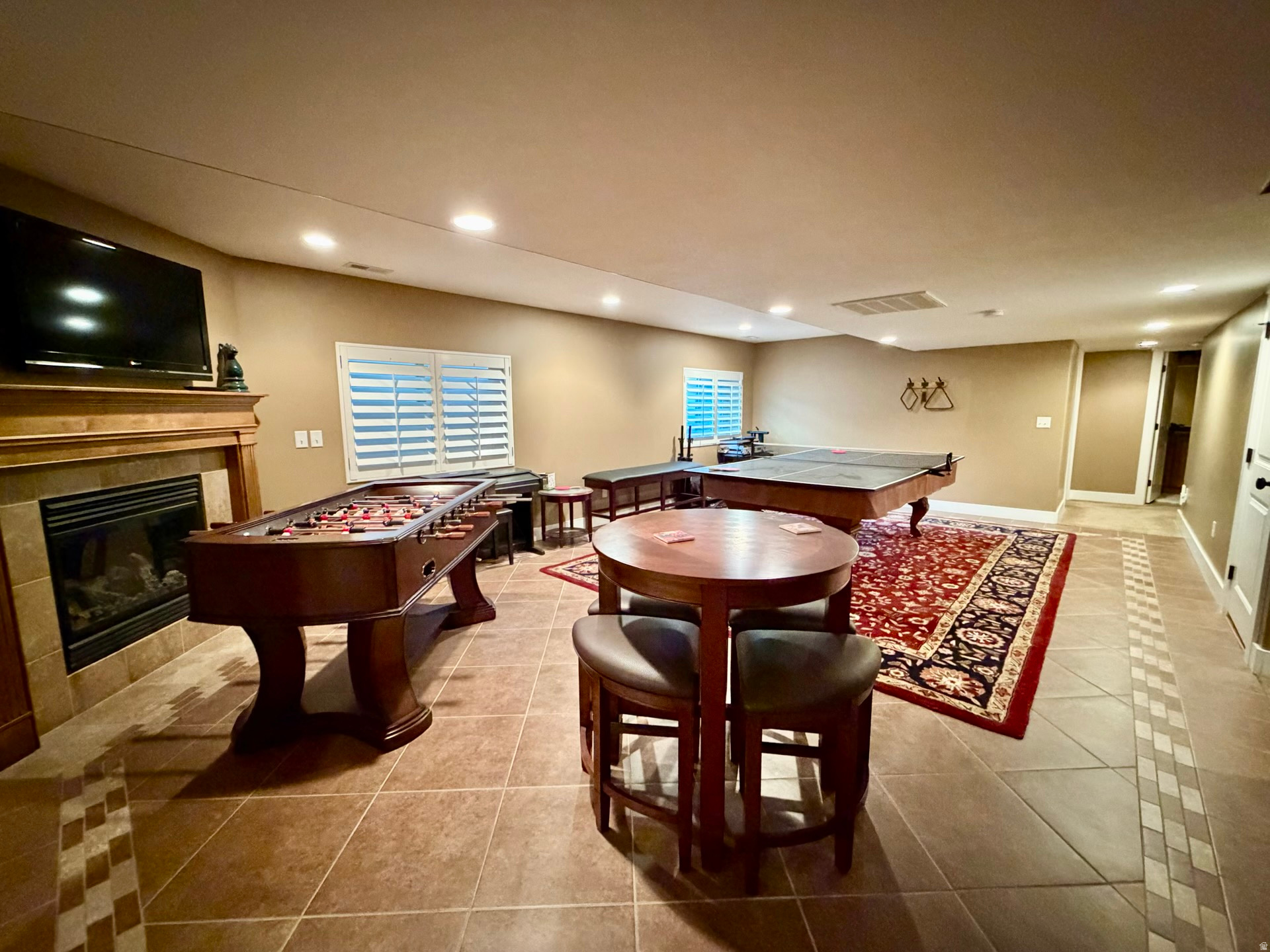 COUNTRY FIELDS - Residential